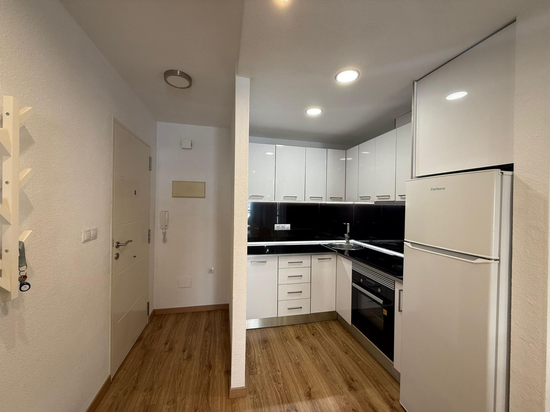 For sale - 2 Bedroom 1 Bathroom Apartment in Torrevieja - Centro  - Alicante