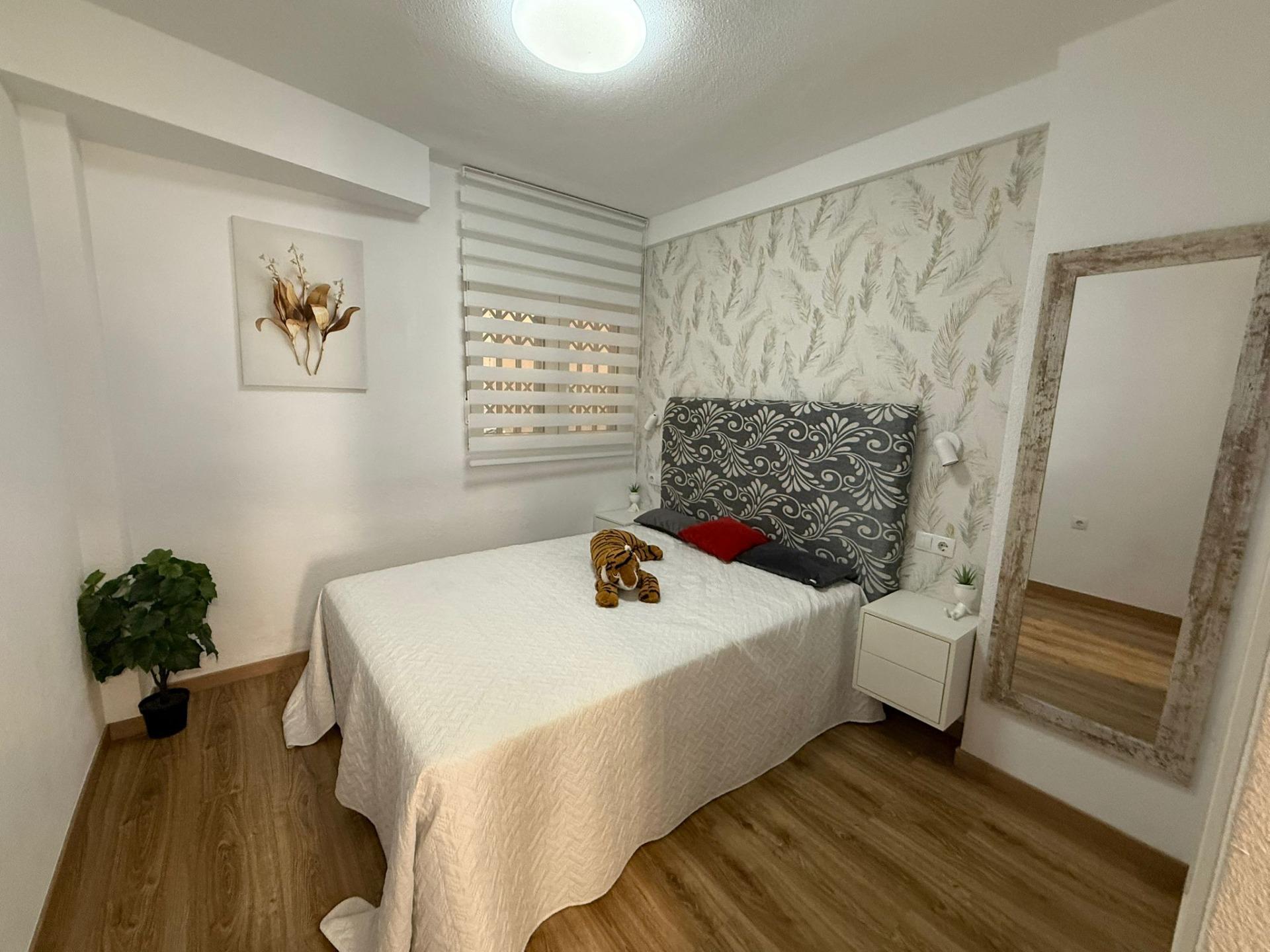 For sale - 2 Bedroom 1 Bathroom Apartment in Torrevieja - Centro  - Alicante