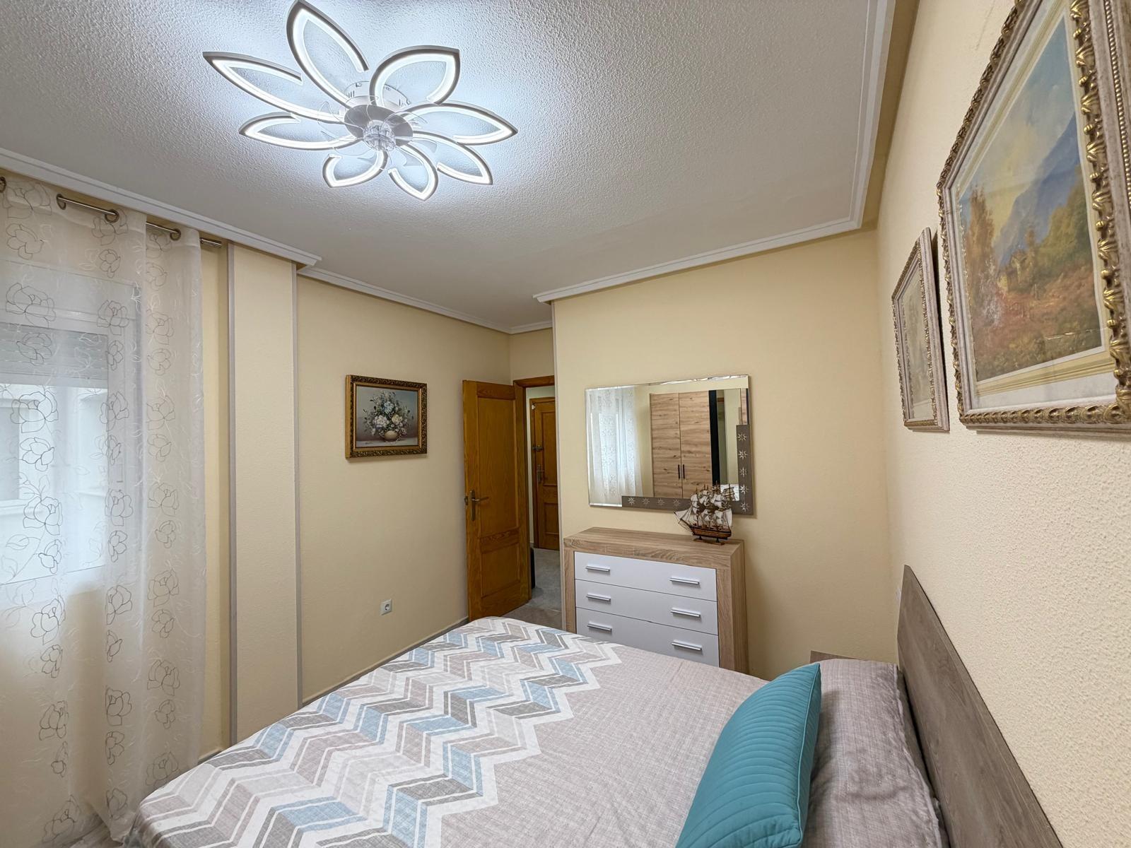 For sale - 3 Bedroom 2 Bathroom Apartment in Torrevieja - Playa Del Cura  - Alicante