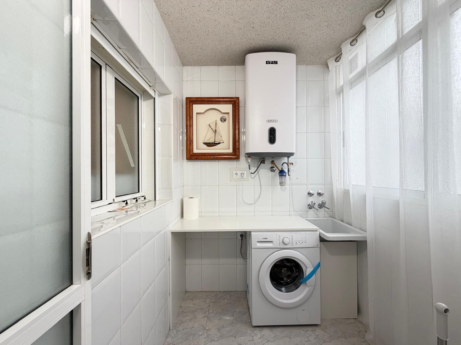 For sale - 3 Bedroom 2 Bathroom Apartment in Torrevieja - Playa Del Cura  - Alicante