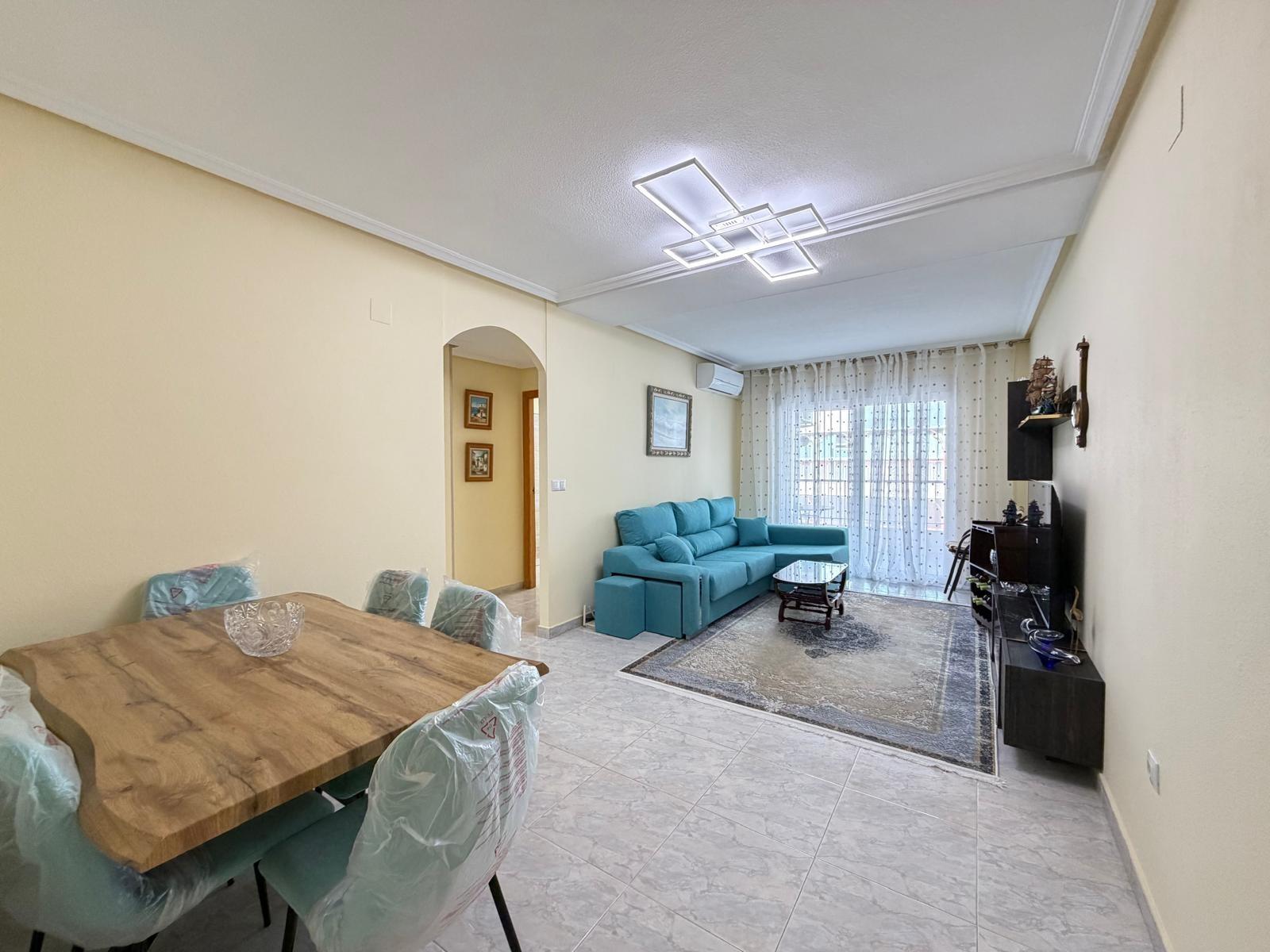 For sale - 3 Bedroom 2 Bathroom Apartment in Torrevieja - Playa Del Cura  - Alicante