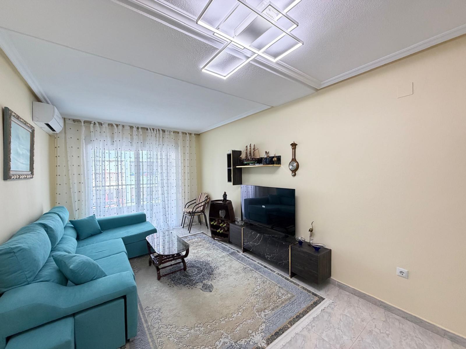 For sale - 3 Bedroom 2 Bathroom Apartment in Torrevieja - Playa Del Cura  - Alicante