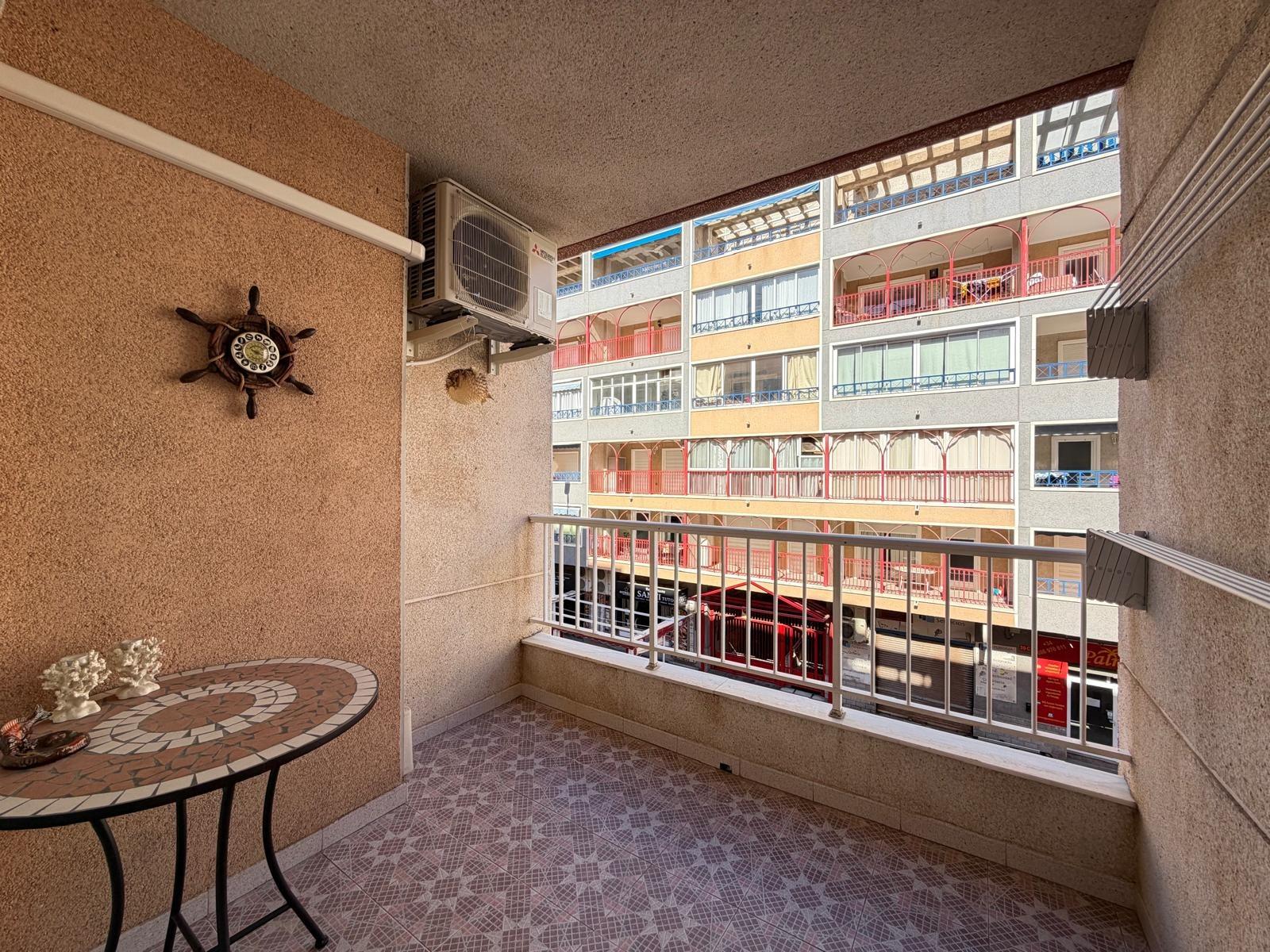 For sale - 3 Bedroom 2 Bathroom Apartment in Torrevieja - Playa Del Cura  - Alicante