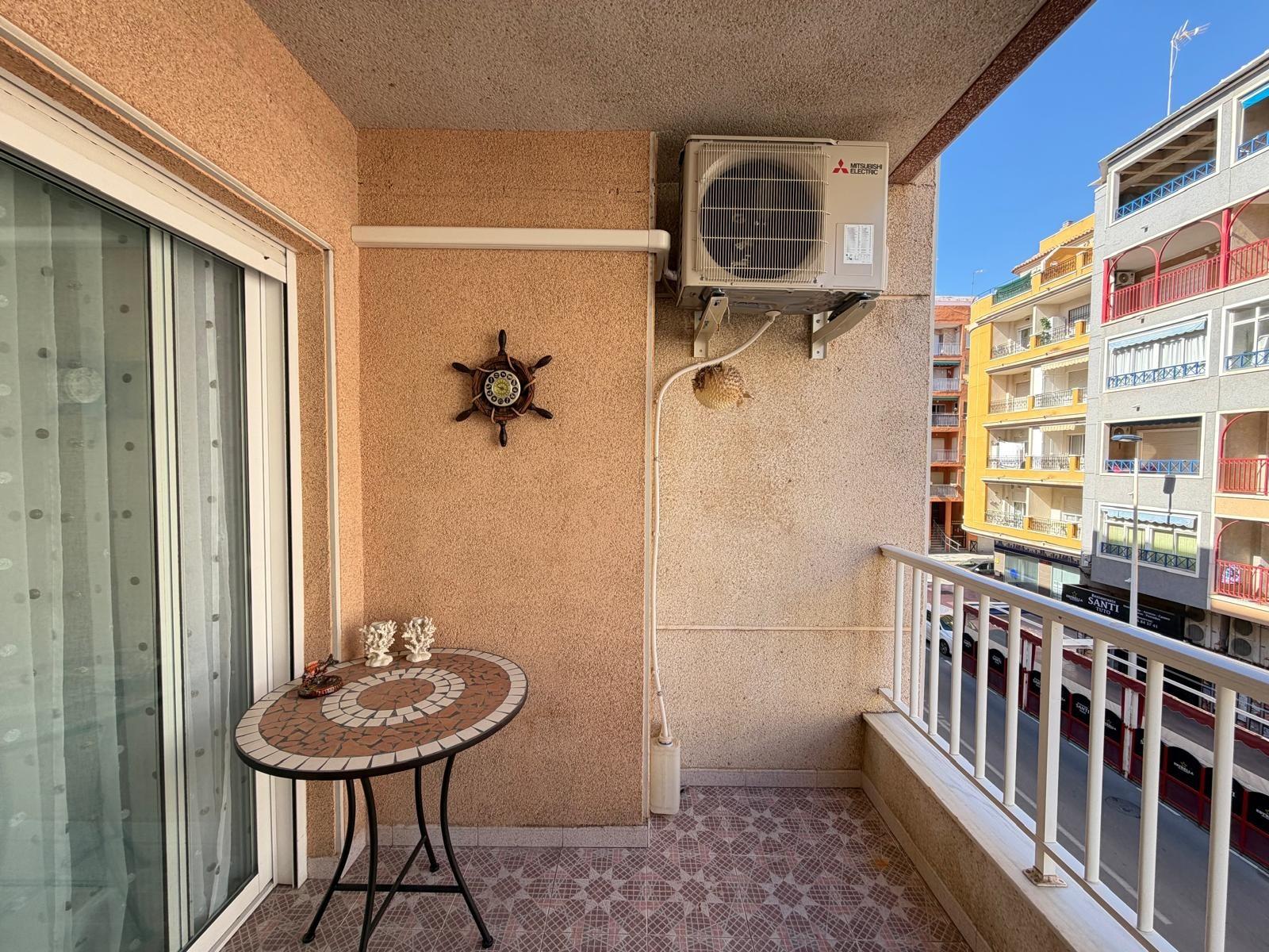 For sale - 3 Bedroom 2 Bathroom Apartment in Torrevieja - Playa Del Cura  - Alicante