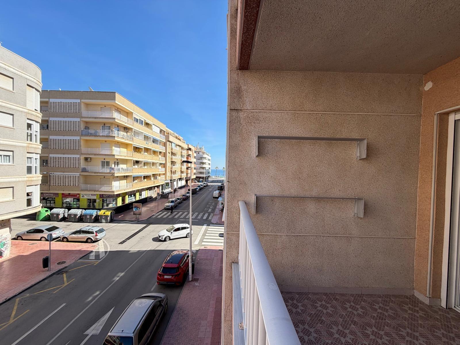 For sale - 3 Bedroom 2 Bathroom Apartment in Torrevieja - Playa Del Cura  - Alicante