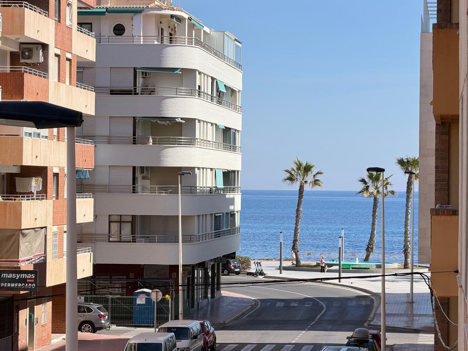 For sale - 3 Bedroom 2 Bathroom Apartment in Torrevieja - Playa Del Cura  - Alicante