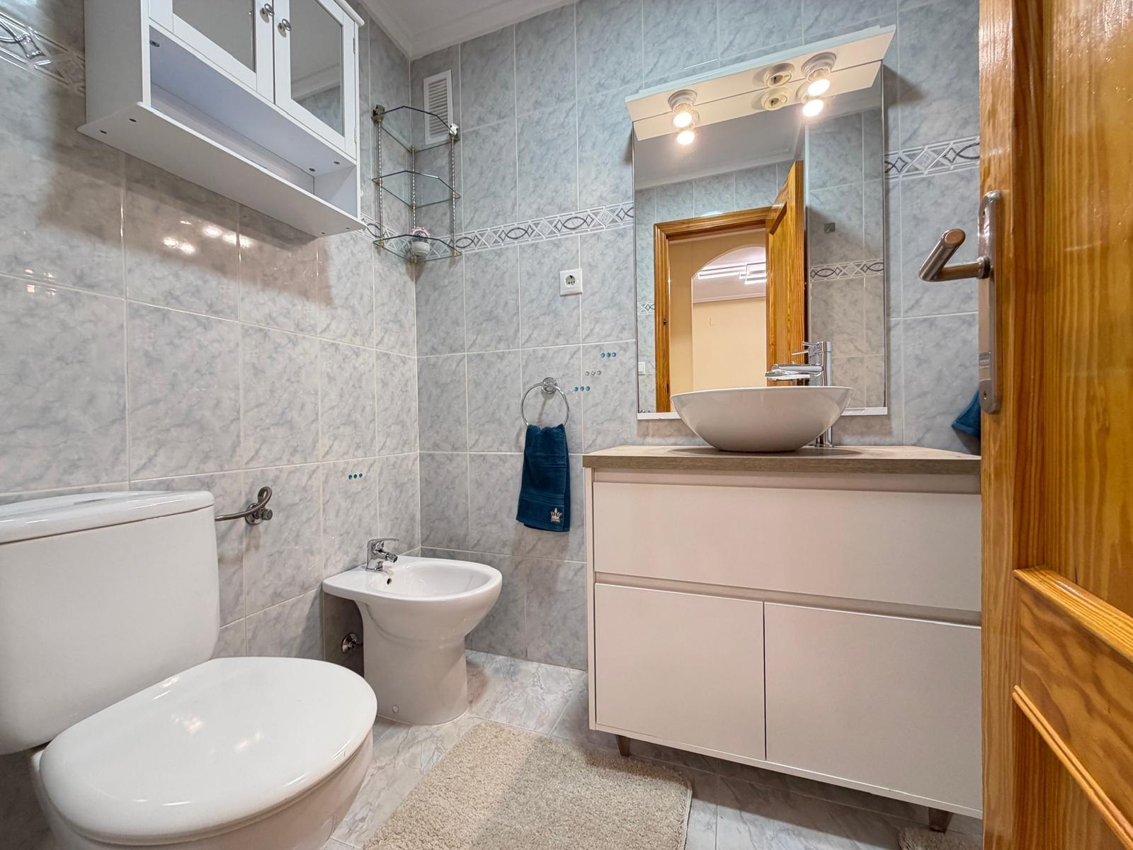 For sale - 3 Bedroom 2 Bathroom Apartment in Torrevieja - Playa Del Cura  - Alicante