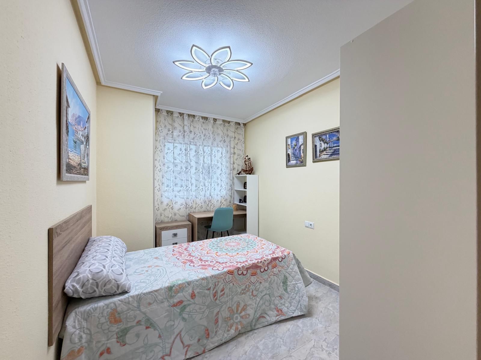 For sale - 3 Bedroom 2 Bathroom Apartment in Torrevieja - Playa Del Cura  - Alicante