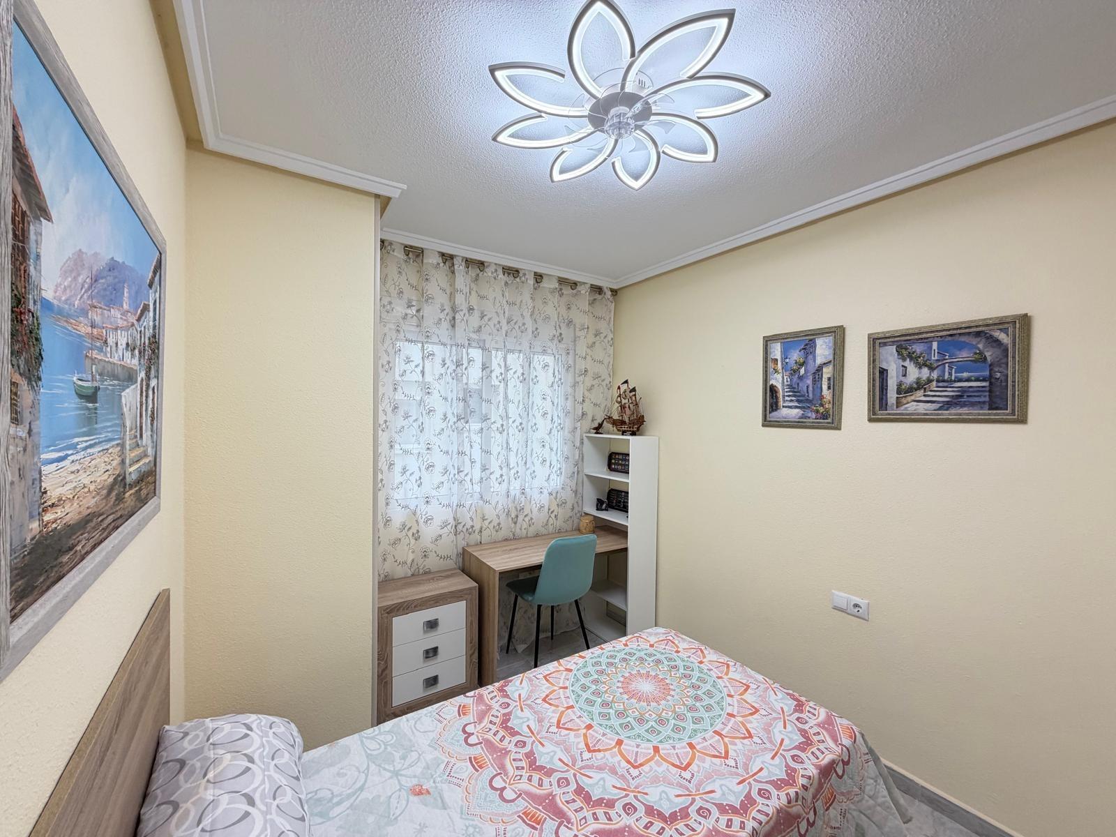 For sale - 3 Bedroom 2 Bathroom Apartment in Torrevieja - Playa Del Cura  - Alicante