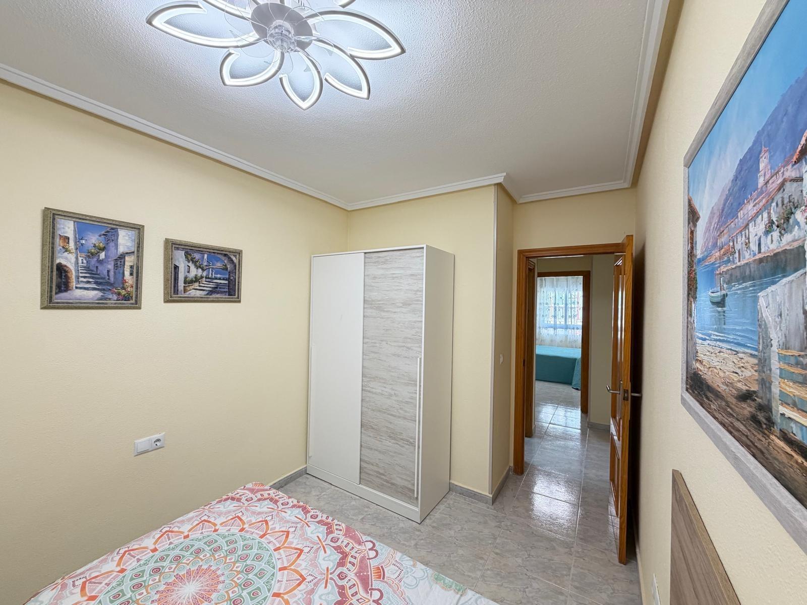 For sale - 3 Bedroom 2 Bathroom Apartment in Torrevieja - Playa Del Cura  - Alicante