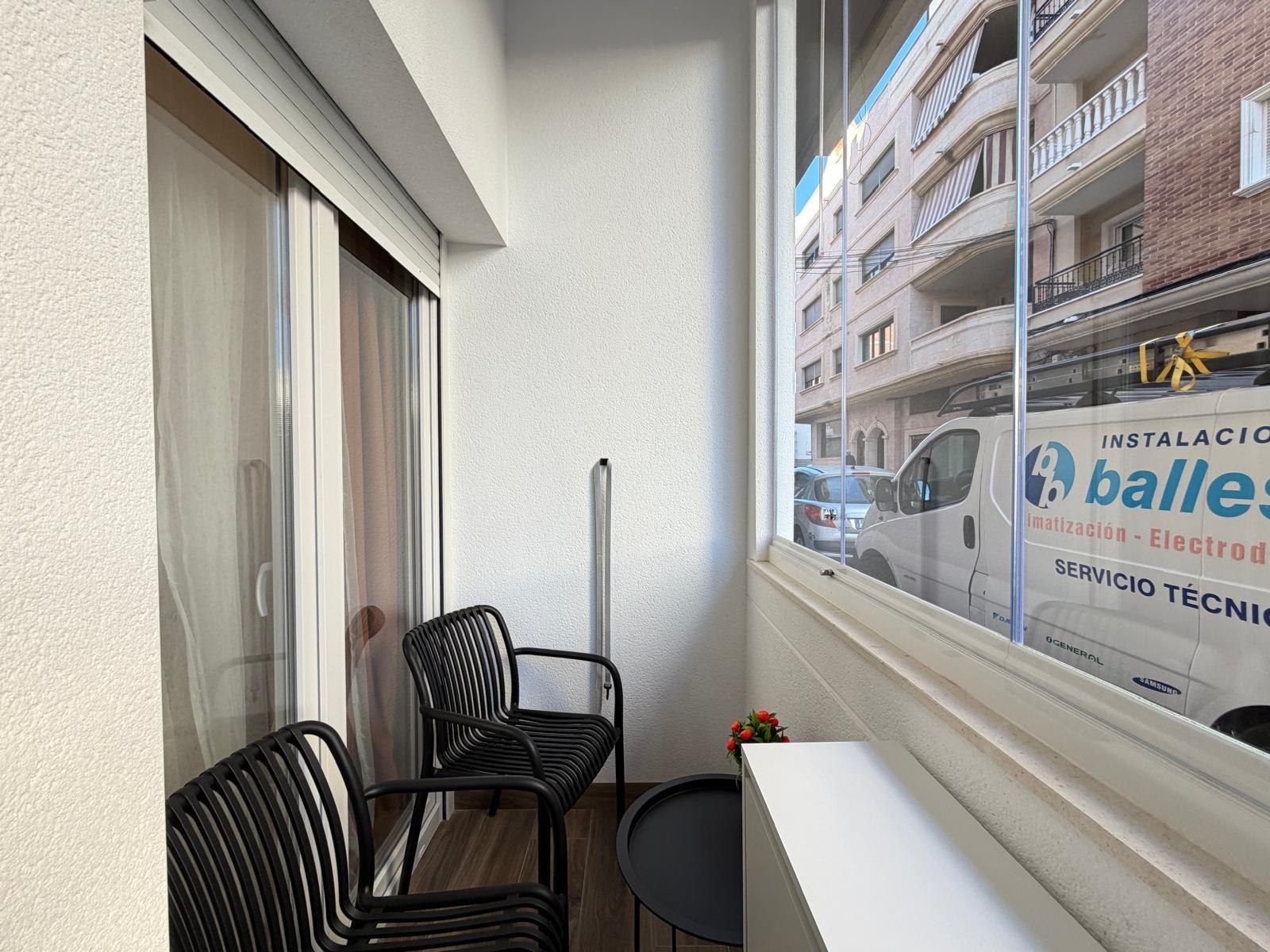 For sale - 2 Bedroom 1 Bathroom Apartment in Torrevieja - Torrevieja  - Alicante