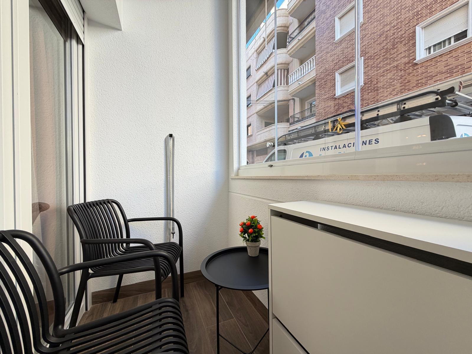 For sale - 2 Bedroom 1 Bathroom Apartment in Torrevieja - Torrevieja  - Alicante