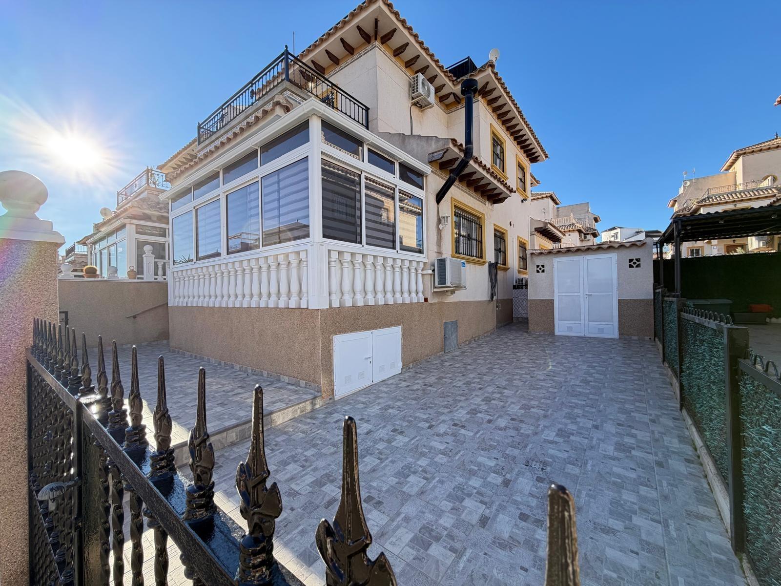 For sale - 2 Bedroom 2 Bathroom Town House in Orihuela Costa - Las Filipinas  - Alicante