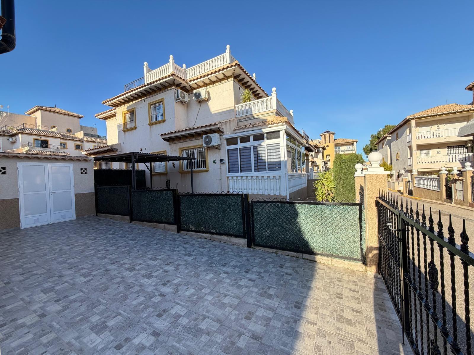 For sale - 2 Bedroom 2 Bathroom Town House in Orihuela Costa - Las Filipinas  - Alicante