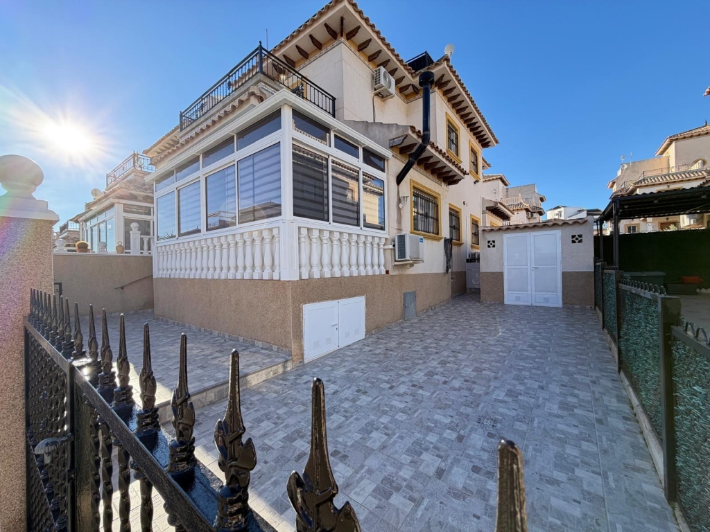 2 Bedroom 2 Bathroom Town House in Orihuela Costa