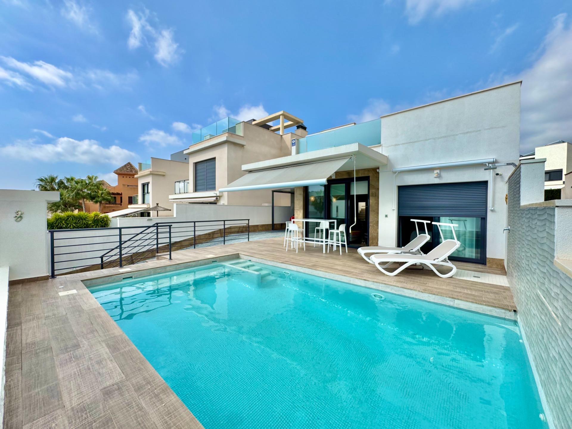 For sale - 3 Bedroom 2 Bathroom Villa in San Miguel de Salinas - Bellavista  - Alicante