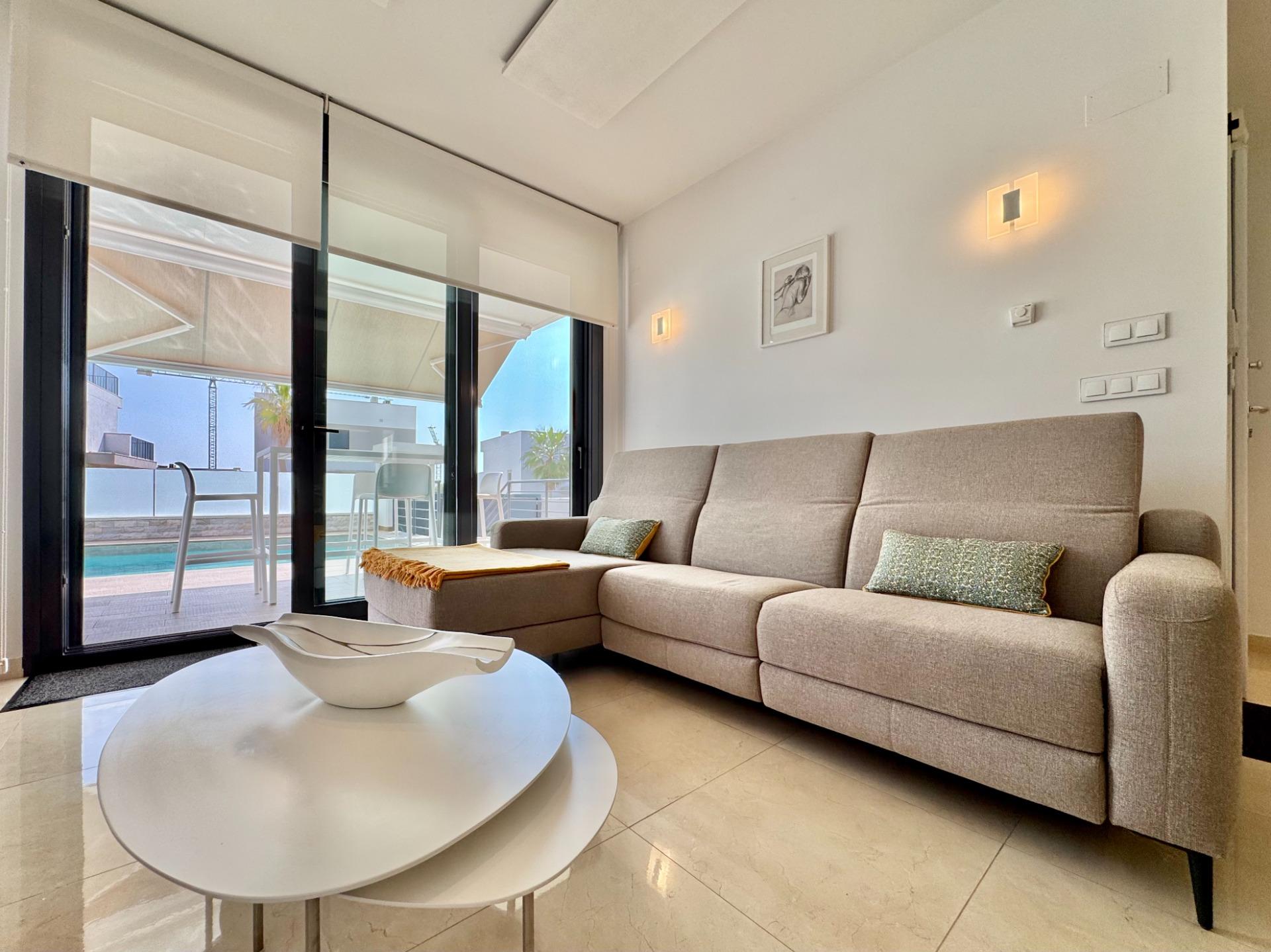 For sale - 3 Bedroom 2 Bathroom Villa in San Miguel de Salinas - Bellavista  - Alicante
