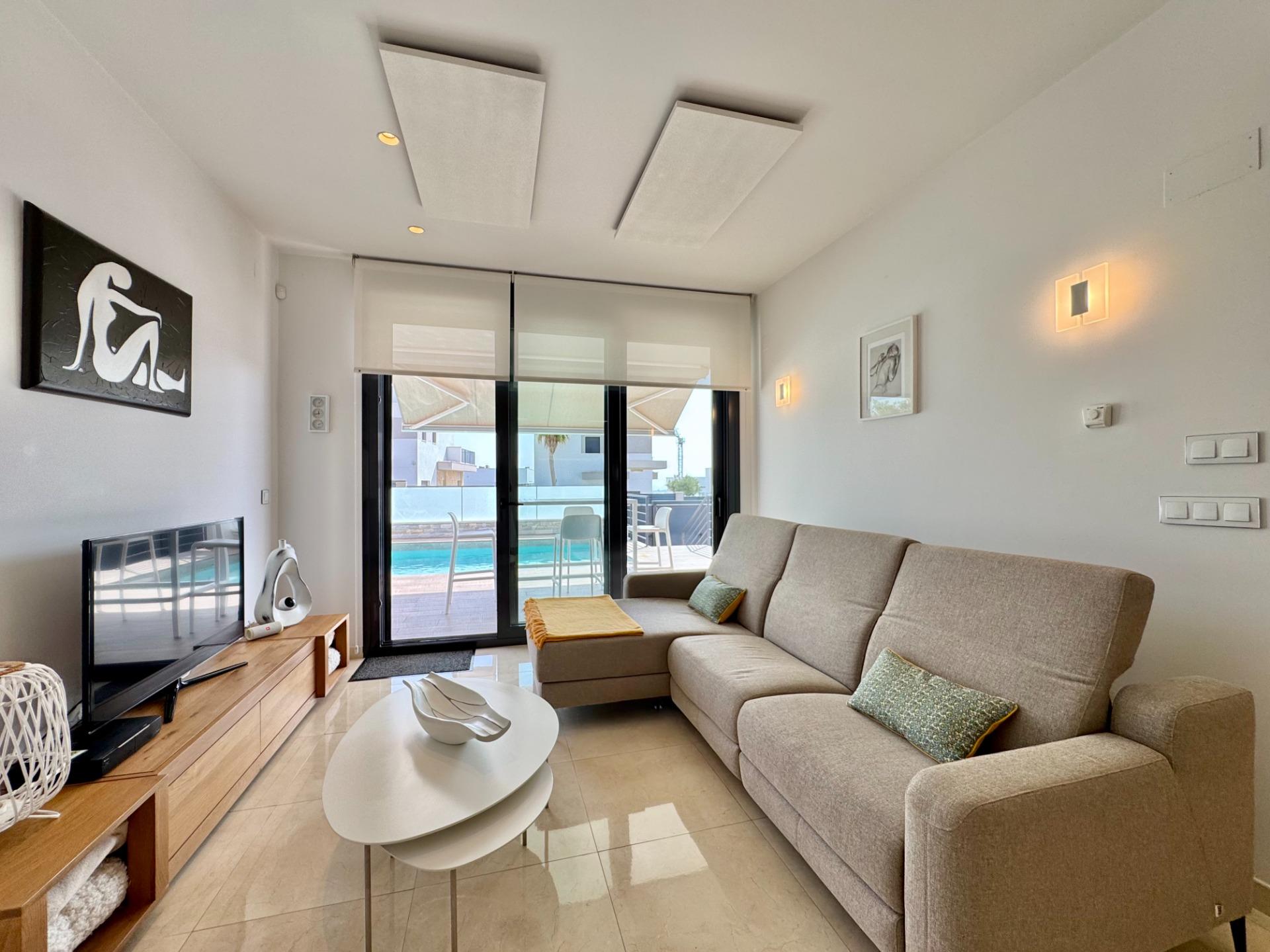 For sale - 3 Bedroom 2 Bathroom Villa in San Miguel de Salinas - Bellavista  - Alicante