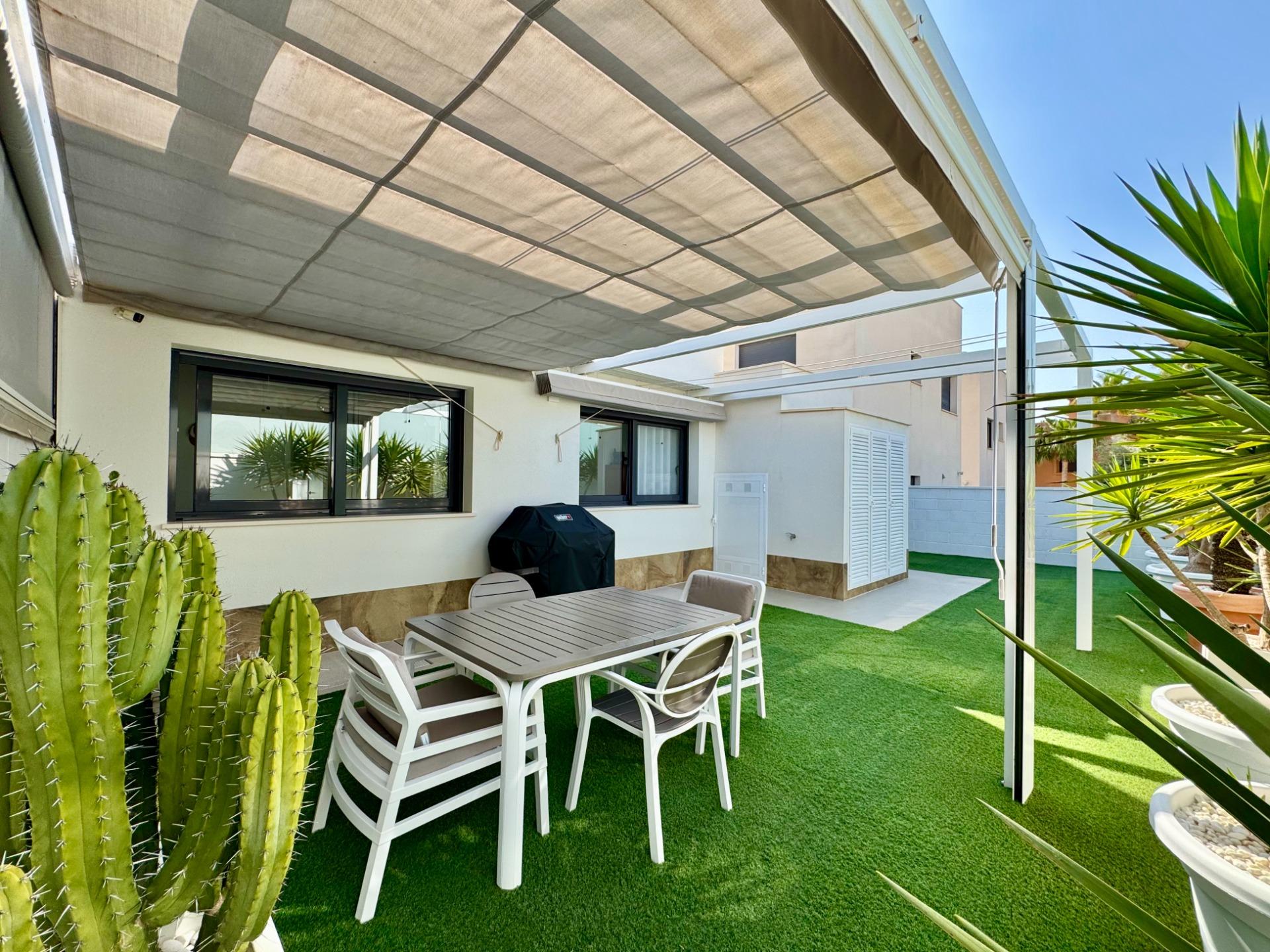For sale - 3 Bedroom 2 Bathroom Villa in San Miguel de Salinas - Bellavista  - Alicante