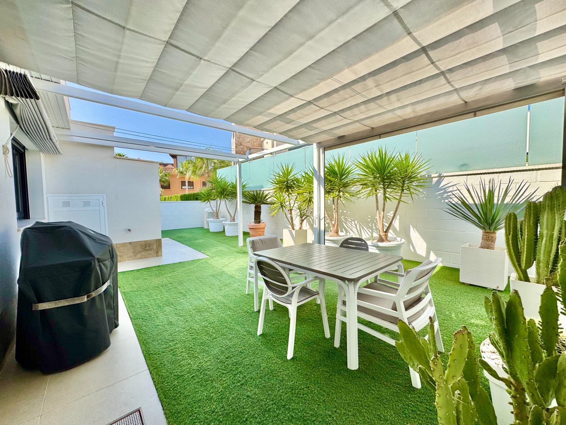 For sale - 3 Bedroom 2 Bathroom Villa in San Miguel de Salinas - Bellavista  - Alicante