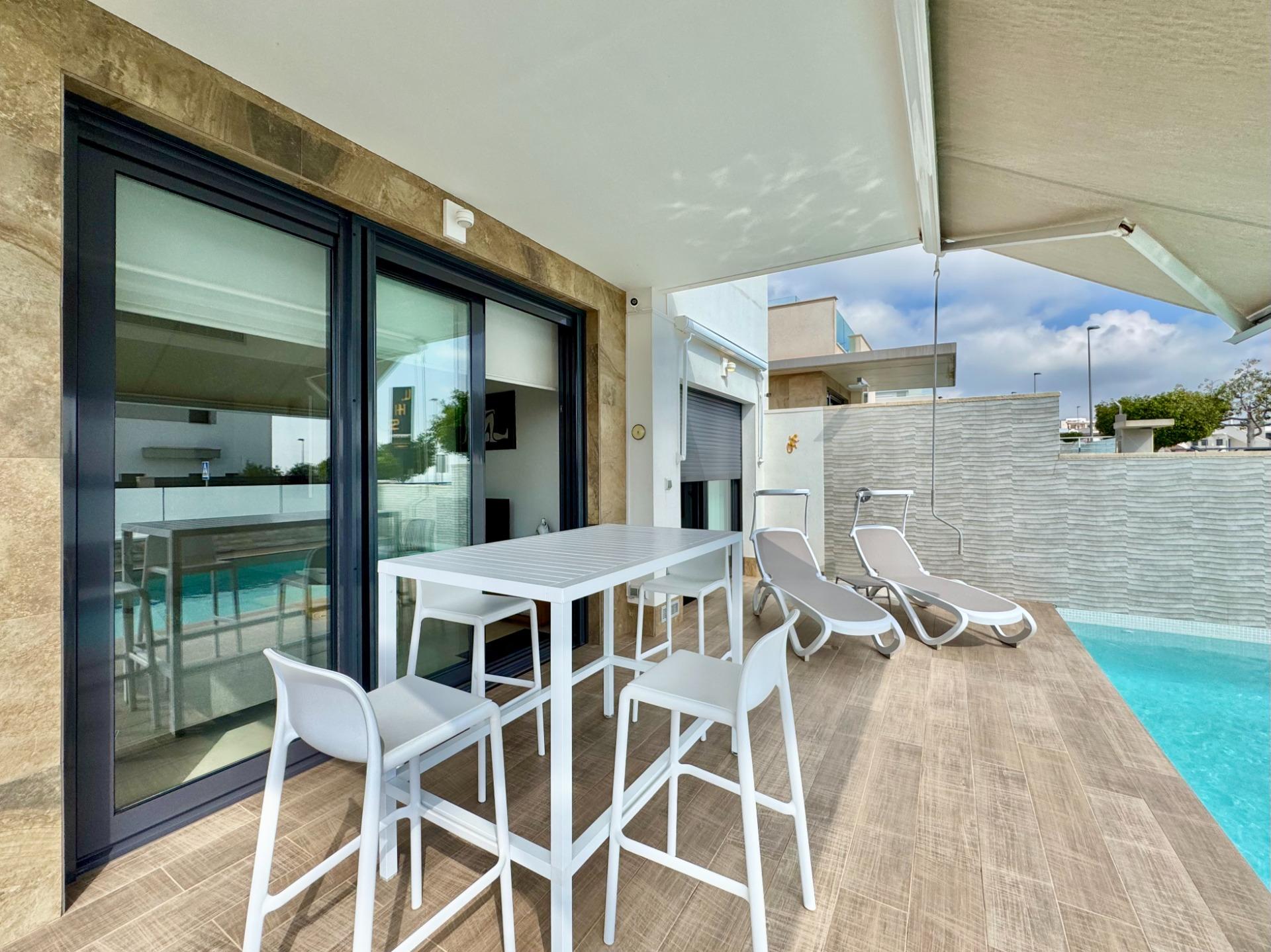 For sale - 3 Bedroom 2 Bathroom Villa in San Miguel de Salinas - Bellavista  - Alicante