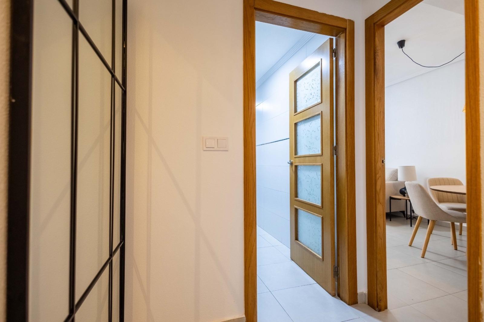 For sale - 3 Bedroom 2 Bathroom Apartment in Torrevieja - Las Calas  - Alicante