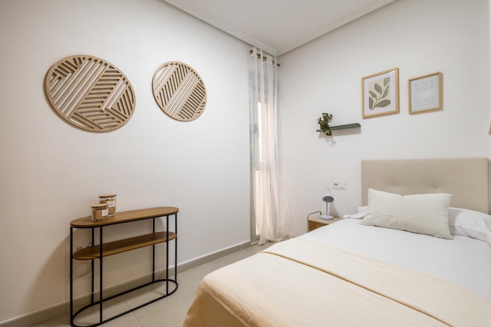 For sale - 3 Bedroom 2 Bathroom Apartment in Torrevieja - Las Calas  - Alicante