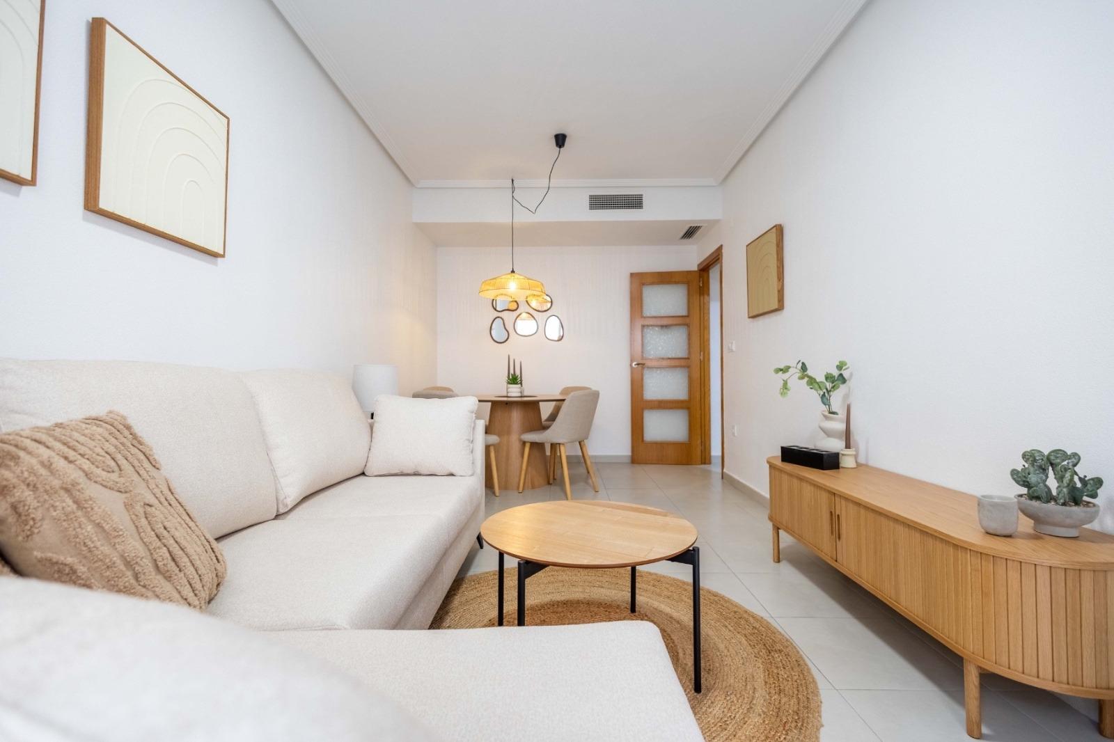 For sale - 3 Bedroom 2 Bathroom Apartment in Torrevieja - Las Calas  - Alicante