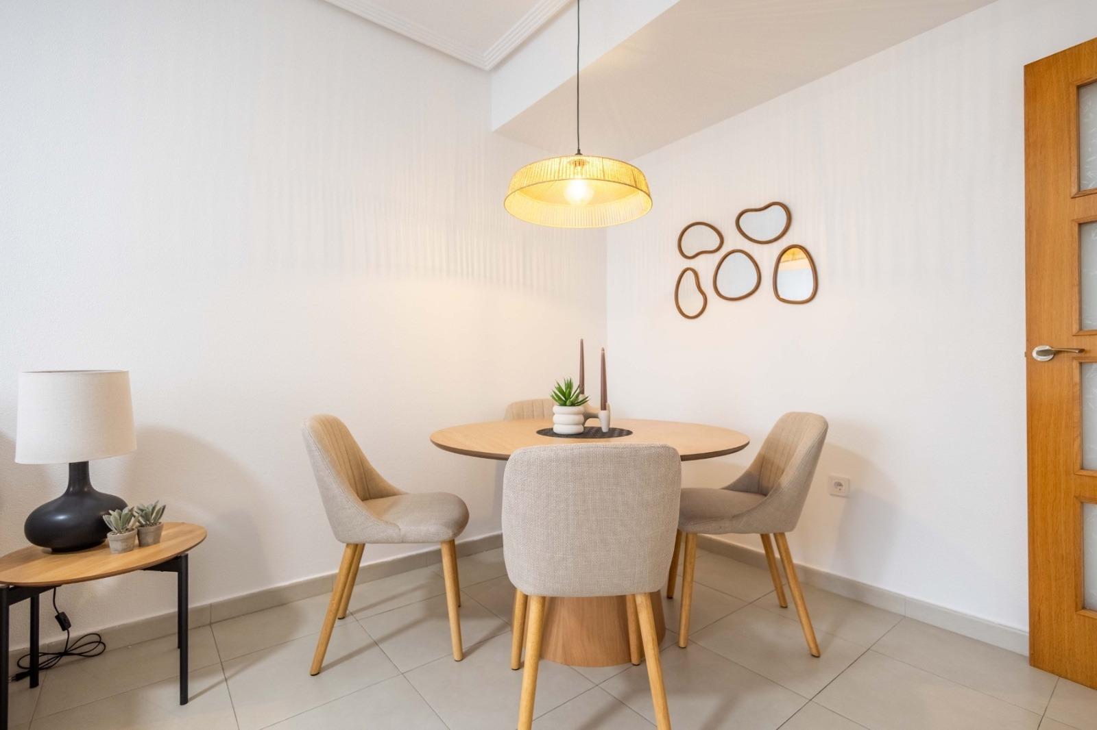 For sale - 3 Bedroom 2 Bathroom Apartment in Torrevieja - Las Calas  - Alicante