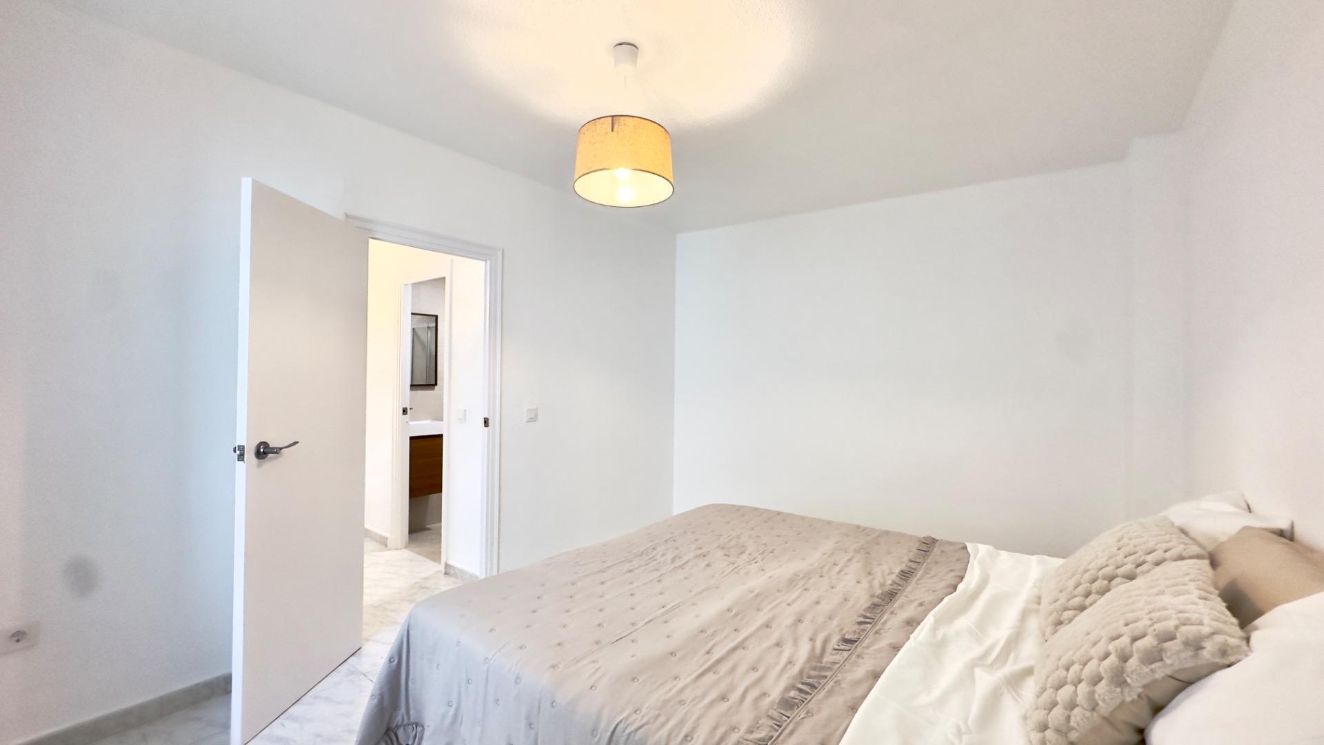 For sale - 3 Bedroom 1 Bathroom Apartment in Torrevieja - Estacion De Autobuses  - Alicante