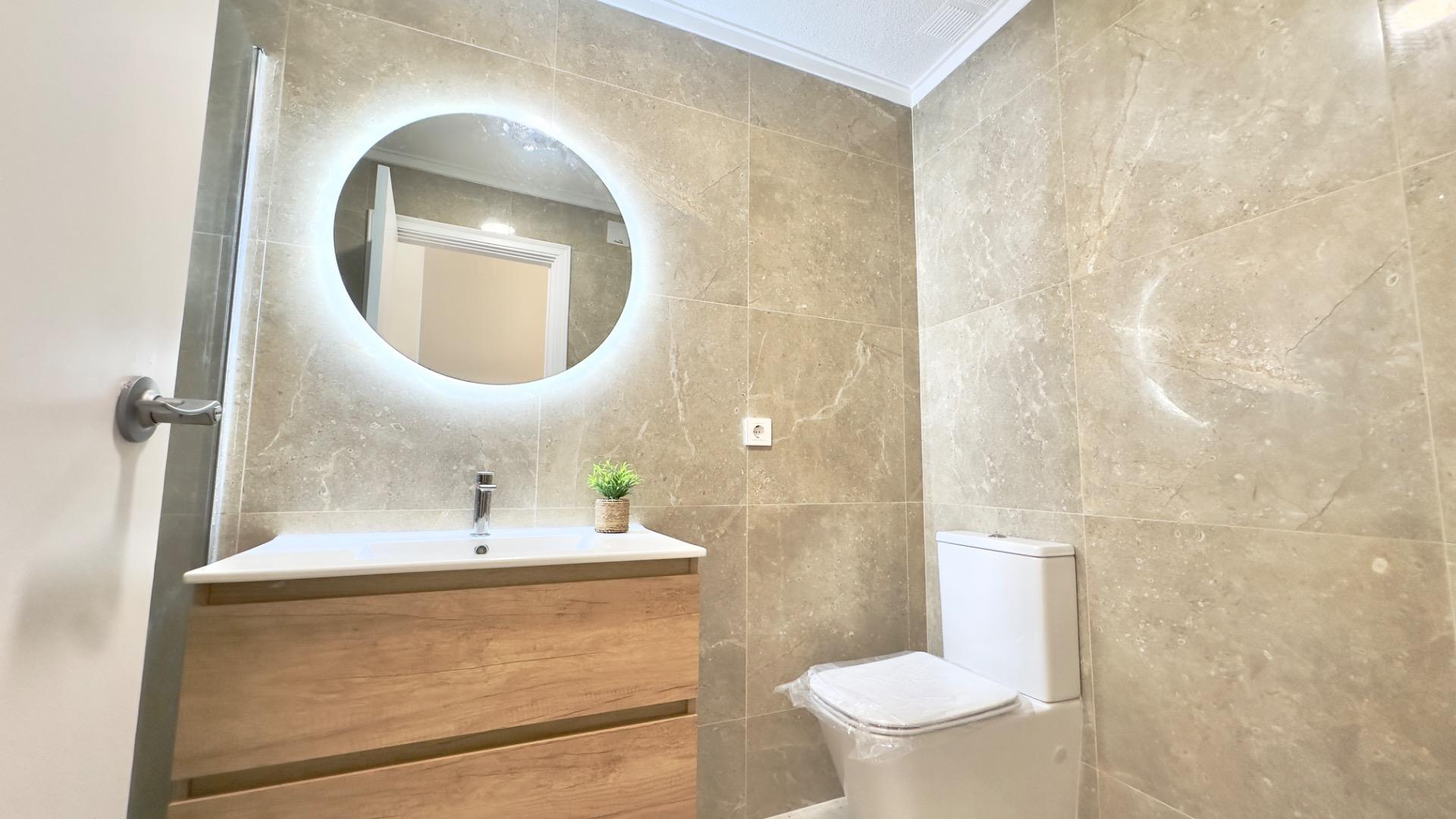 For sale - 3 Bedroom 1 Bathroom Apartment in Torrevieja - Estacion De Autobuses  - Alicante