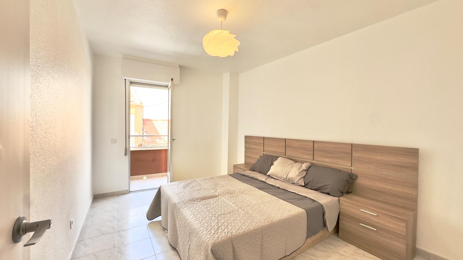 For sale - 3 Bedroom 1 Bathroom Apartment in Torrevieja - Estacion De Autobuses  - Alicante