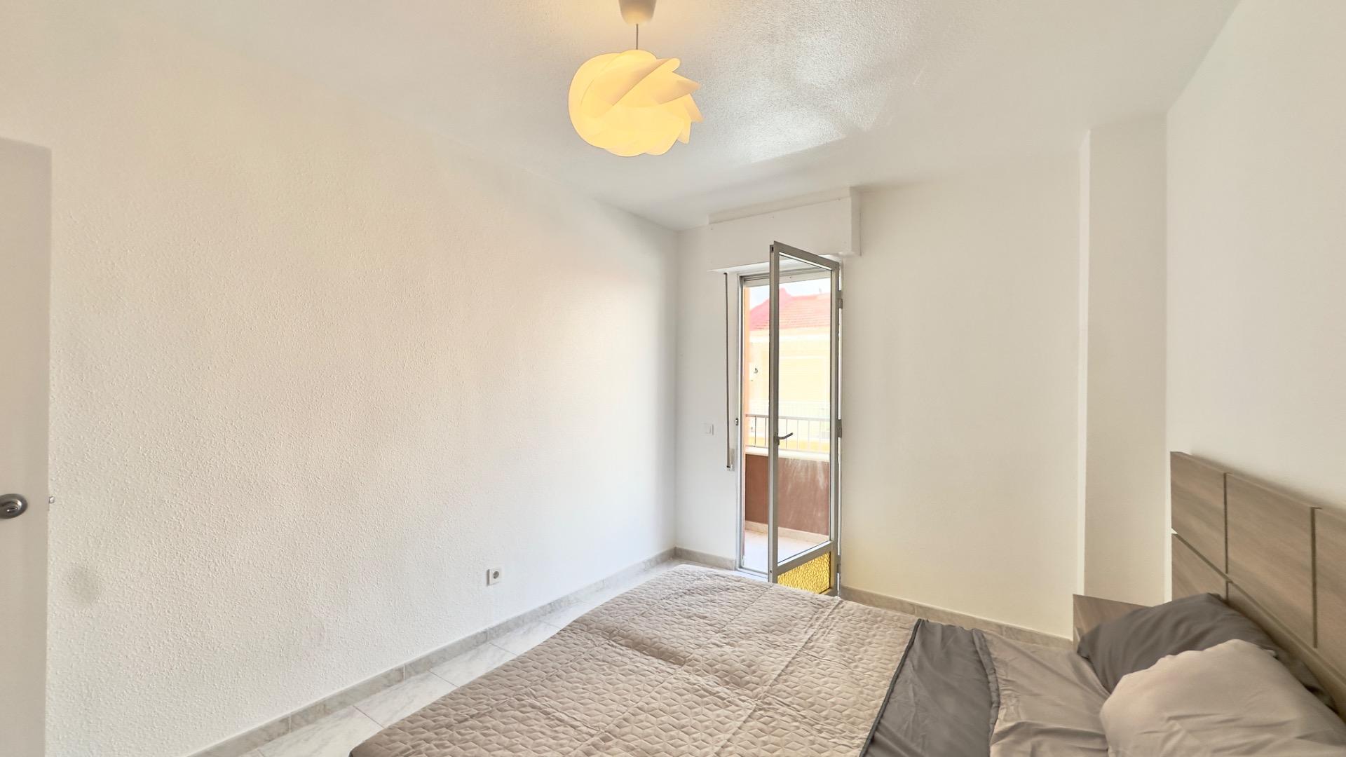For sale - 3 Bedroom 1 Bathroom Apartment in Torrevieja - Estacion De Autobuses  - Alicante