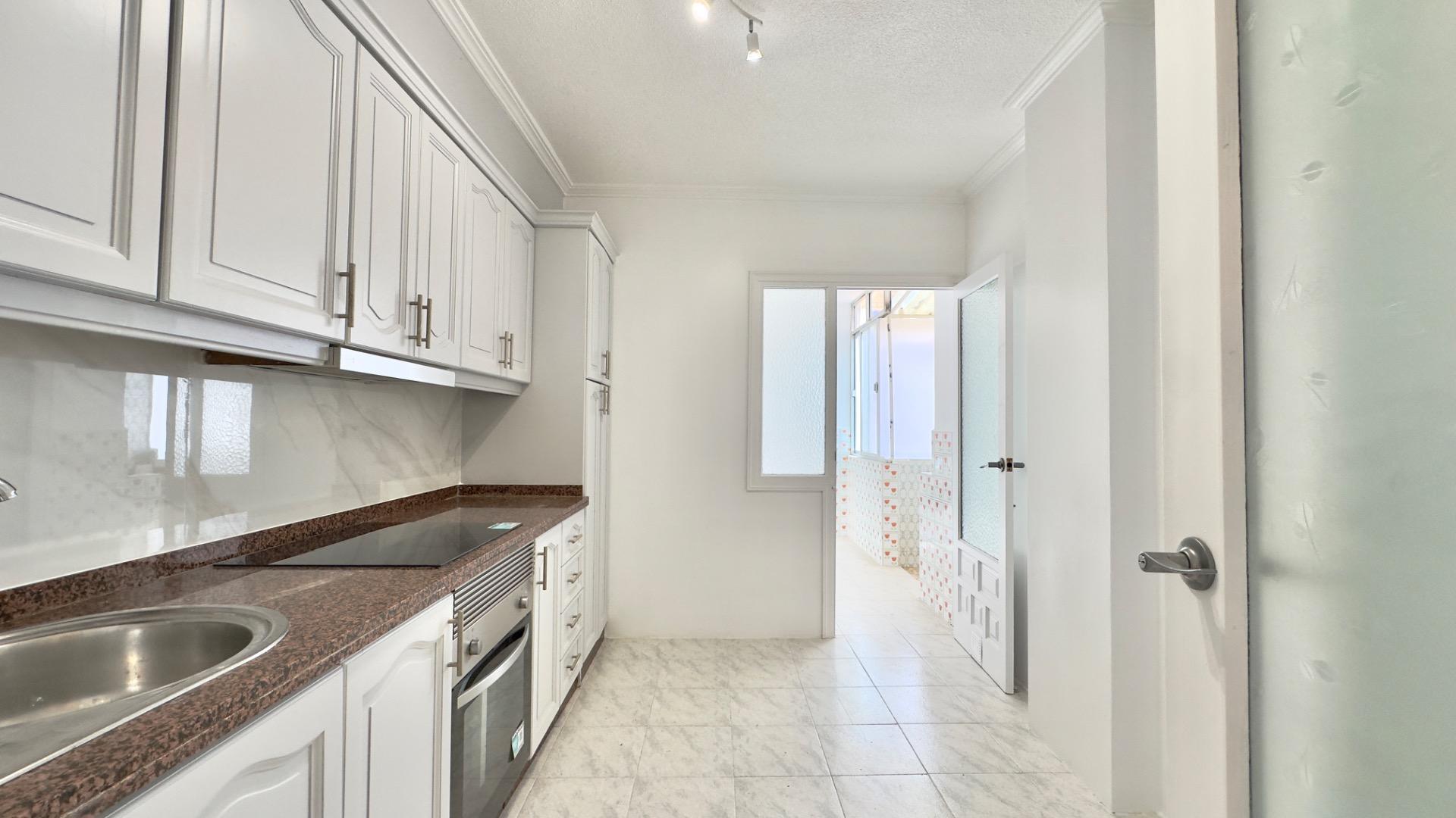 For sale - 3 Bedroom 1 Bathroom Apartment in Torrevieja - Estacion De Autobuses  - Alicante