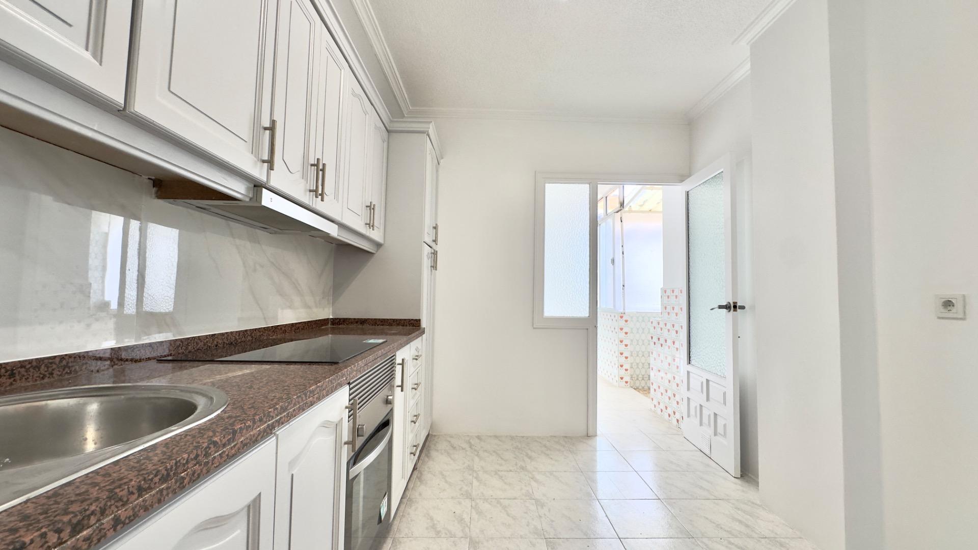 For sale - 3 Bedroom 1 Bathroom Apartment in Torrevieja - Estacion De Autobuses  - Alicante