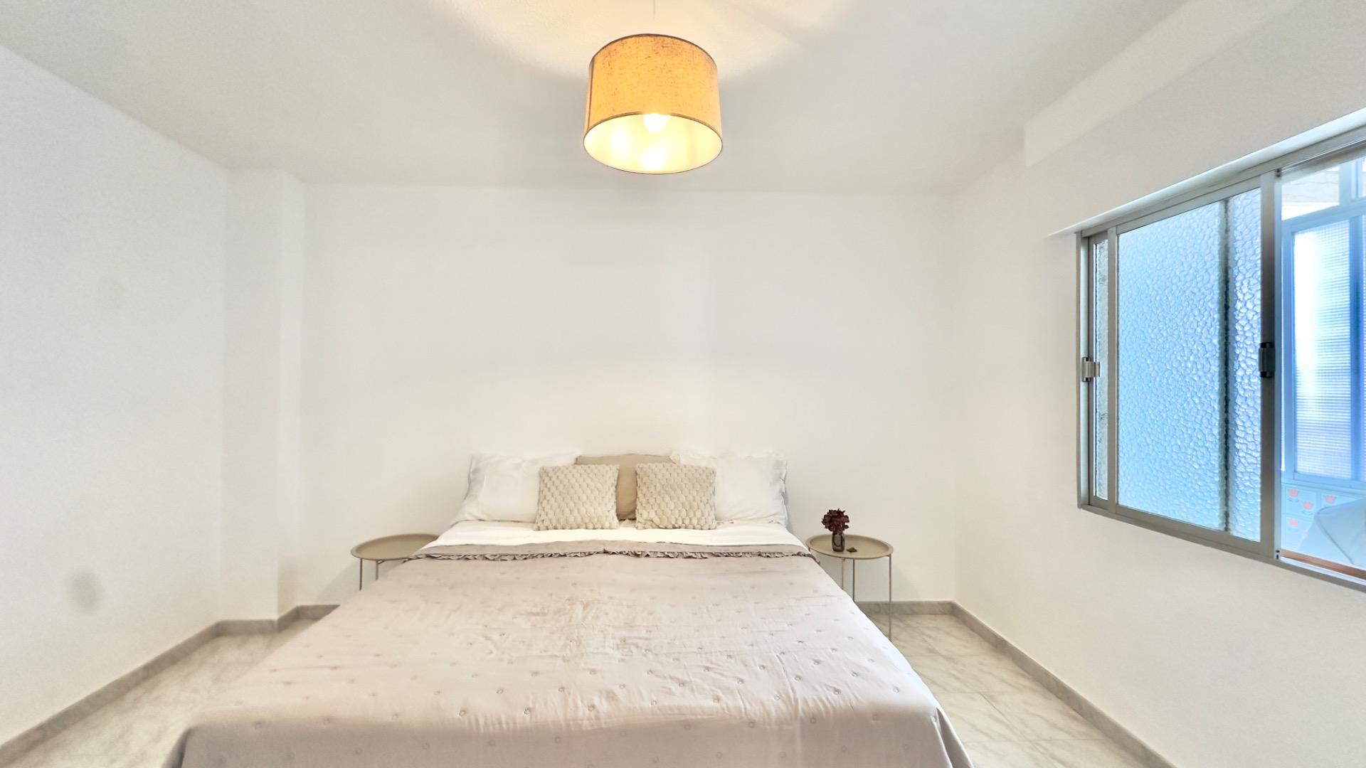 For sale - 3 Bedroom 1 Bathroom Apartment in Torrevieja - Estacion De Autobuses  - Alicante