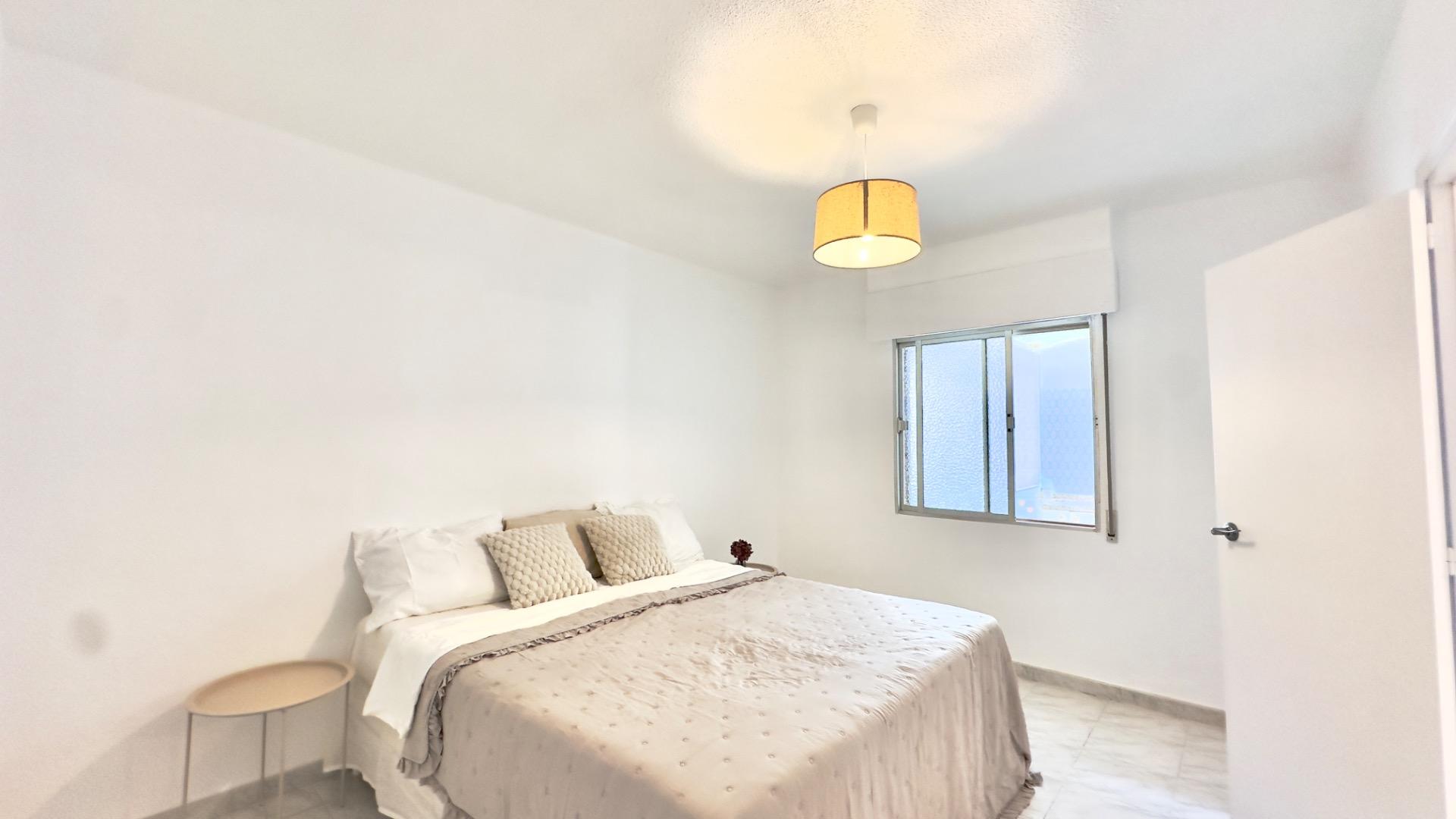 For sale - 3 Bedroom 1 Bathroom Apartment in Torrevieja - Estacion De Autobuses  - Alicante