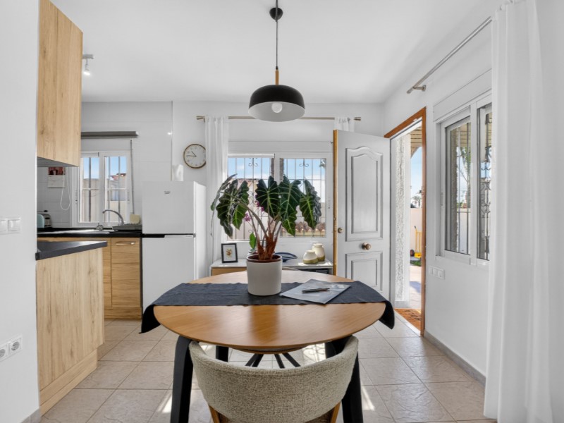 For sale - 3 Bedroom 2 Bathroom Villa in Torrevieja - Costa Blanca  - Alicante