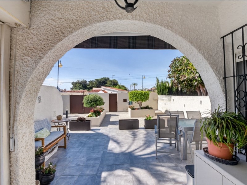 For sale - 3 Bedroom 2 Bathroom Villa in Torrevieja - Costa Blanca  - Alicante