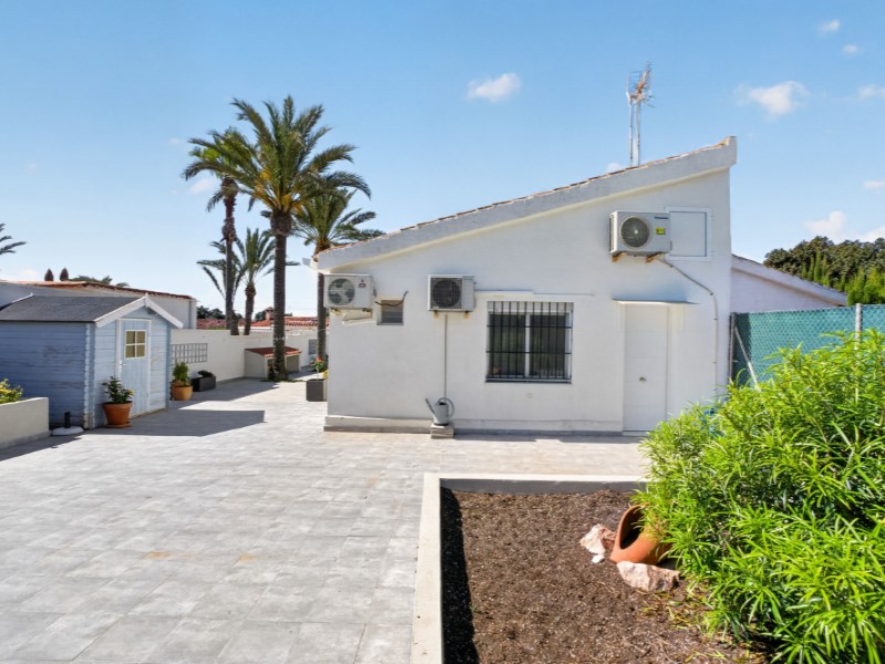 For sale - 3 Bedroom 2 Bathroom Villa in Torrevieja - Costa Blanca  - Alicante