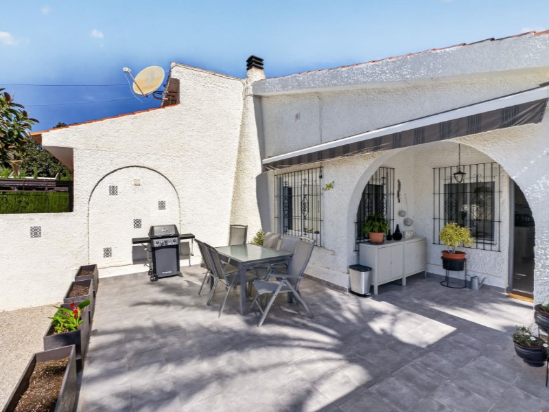 For sale - 3 Bedroom 2 Bathroom Villa in Torrevieja - Costa Blanca  - Alicante