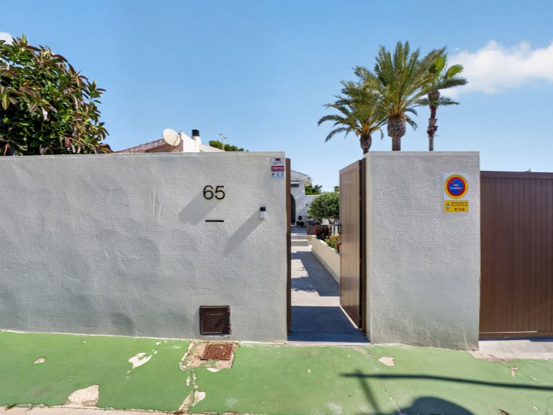 For sale - 3 Bedroom 2 Bathroom Villa in Torrevieja - Costa Blanca  - Alicante