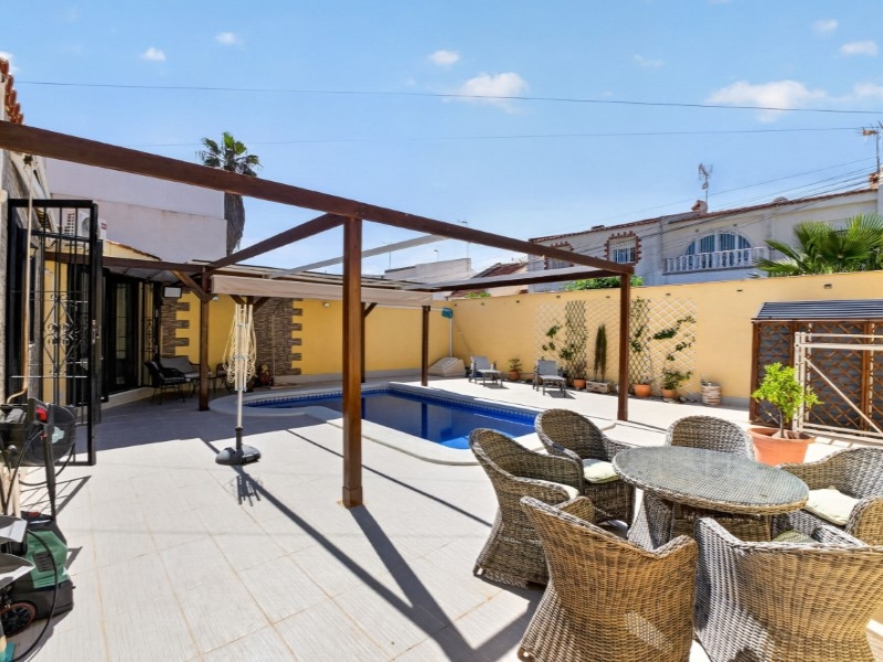 3 Bedroom 3 Bathroom Villa in Torrevieja