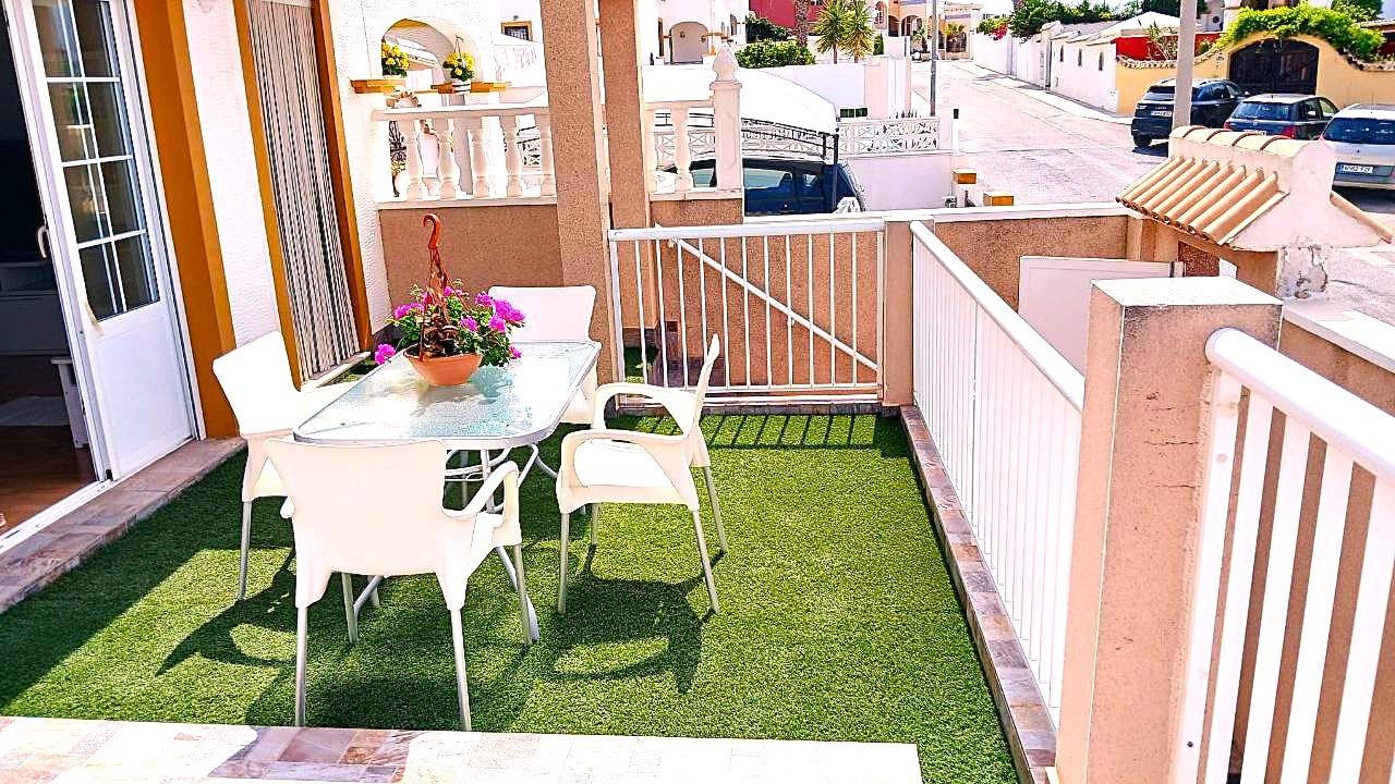 For sale - 6 Bedroom 2 Bathroom Town House in Orihuela Costa - Los Almendros-la Florida  - Alicante