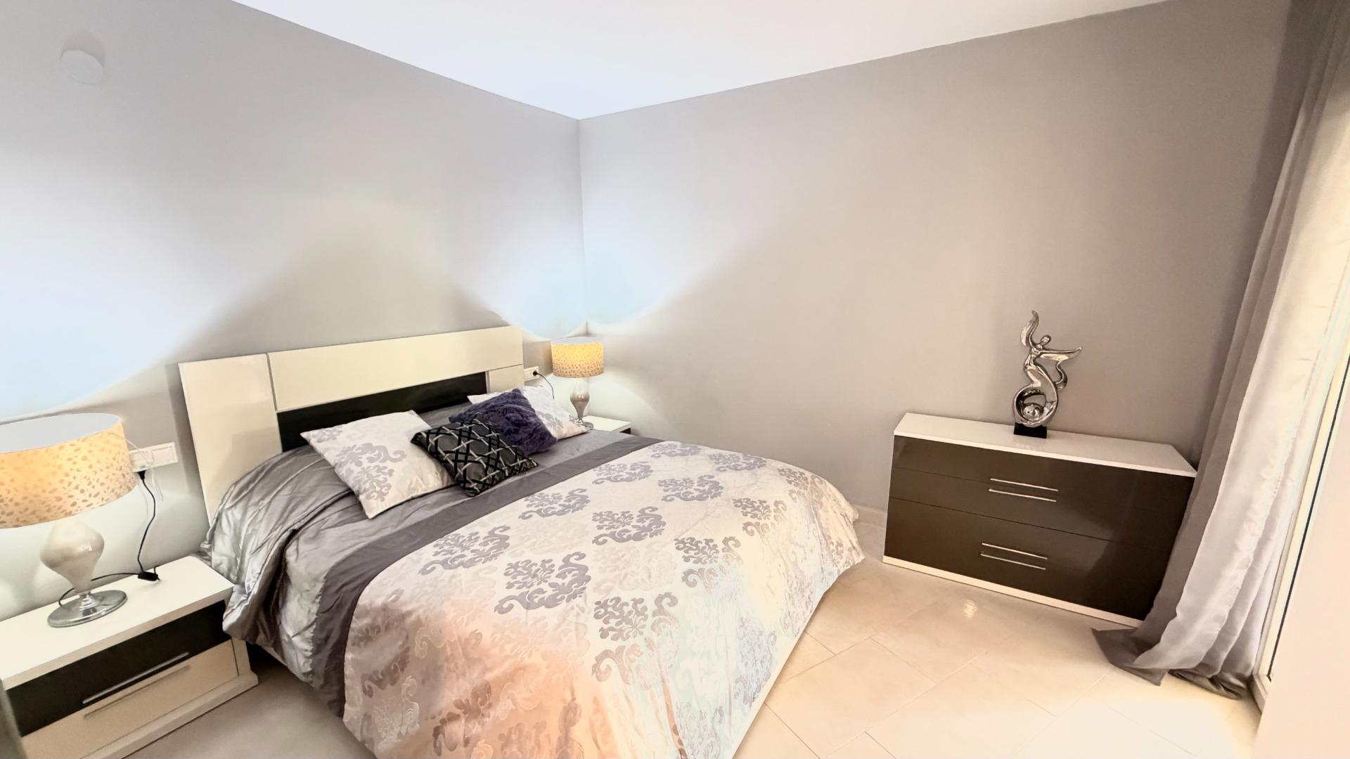 For sale - 3 Bedroom 2 Bathroom Apartment in Torrevieja - Aldea Del Mar  - Alicante
