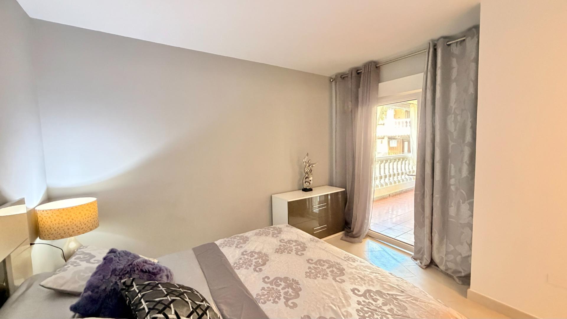 For sale - 3 Bedroom 2 Bathroom Apartment in Torrevieja - Aldea Del Mar  - Alicante