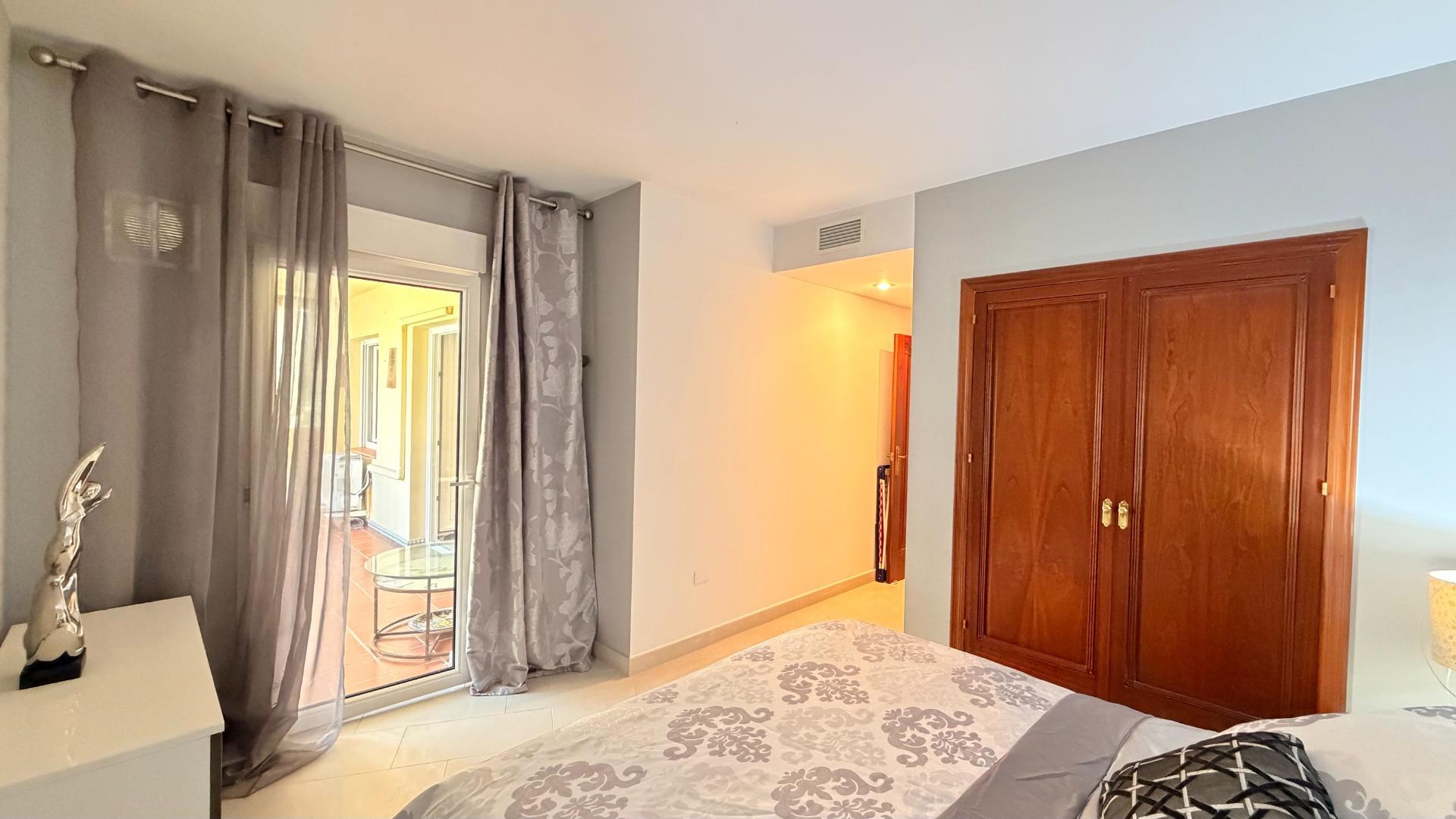 For sale - 3 Bedroom 2 Bathroom Apartment in Torrevieja - Aldea Del Mar  - Alicante