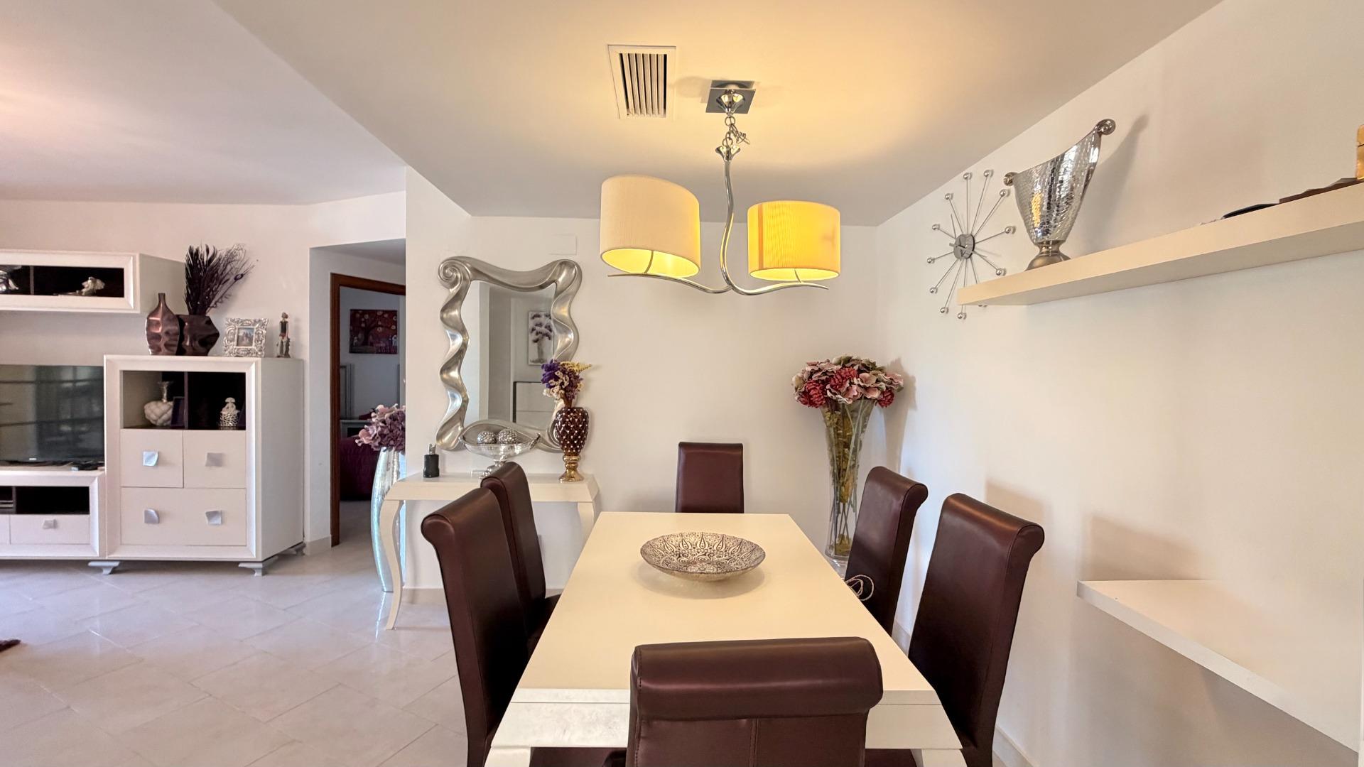For sale - 3 Bedroom 2 Bathroom Apartment in Torrevieja - Aldea Del Mar  - Alicante