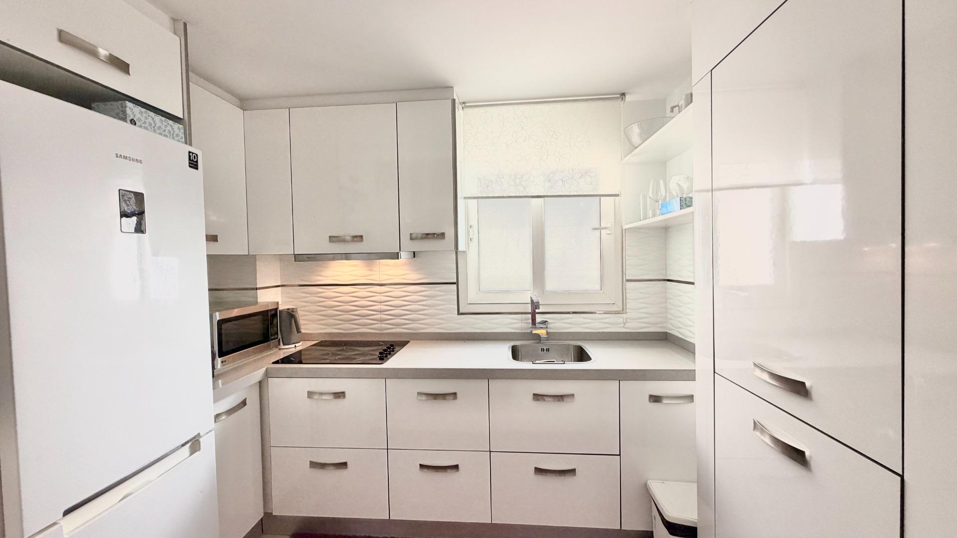 For sale - 3 Bedroom 2 Bathroom Apartment in Torrevieja - Aldea Del Mar  - Alicante