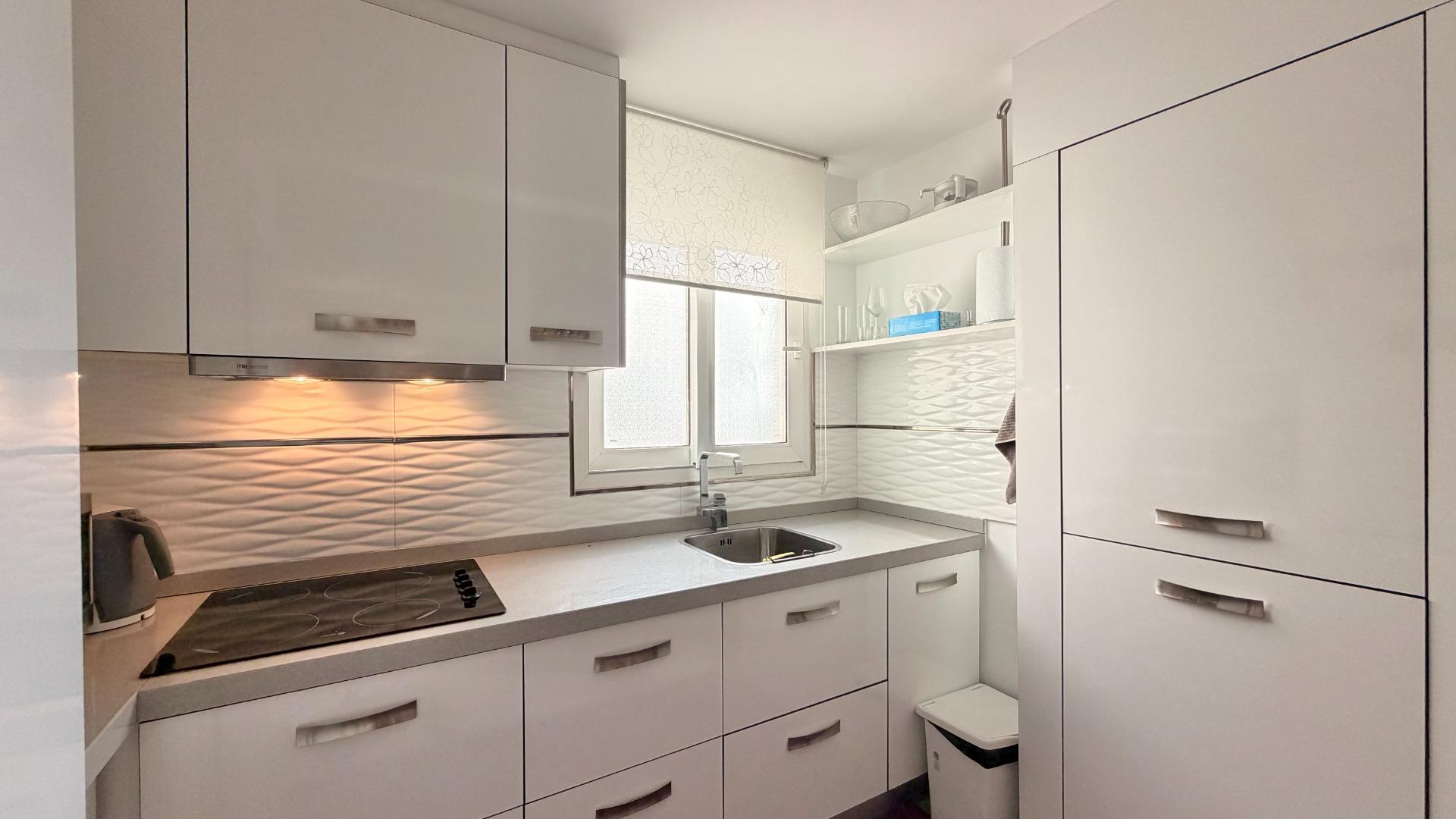 For sale - 3 Bedroom 2 Bathroom Apartment in Torrevieja - Aldea Del Mar  - Alicante
